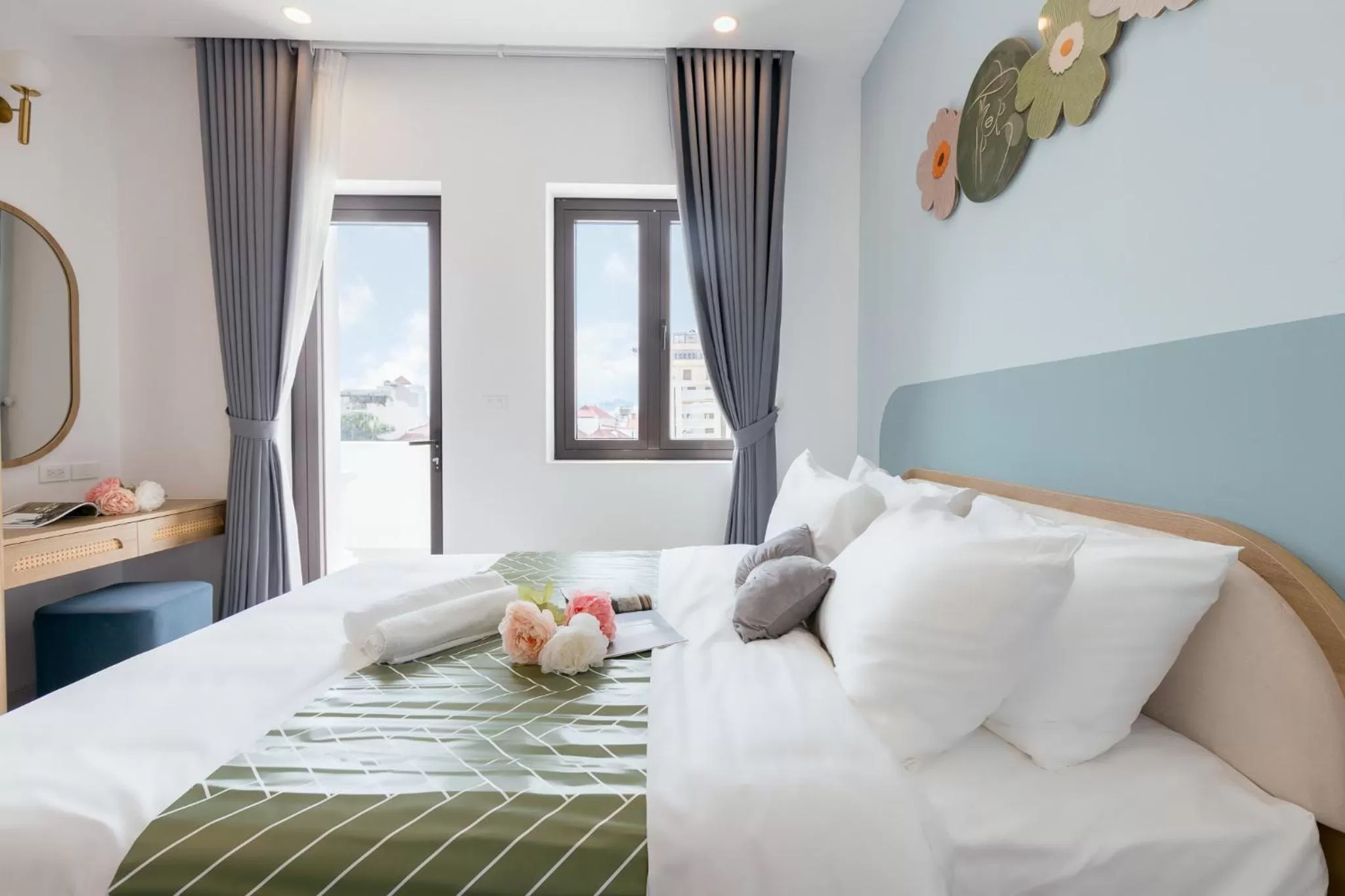 View (from property/room), Bed in Crescendo Boutique Studio