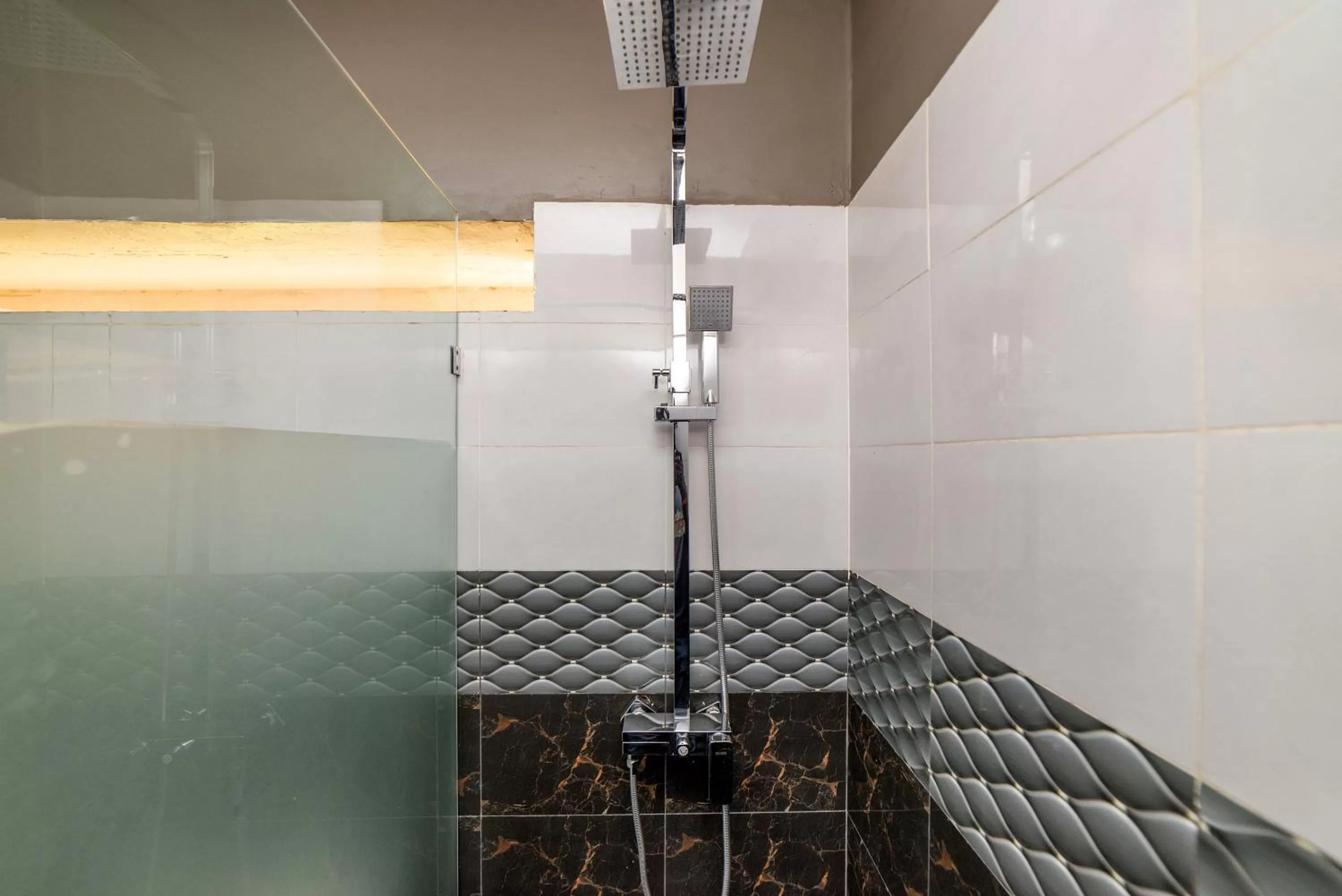 Shower in Afro Park Hotel