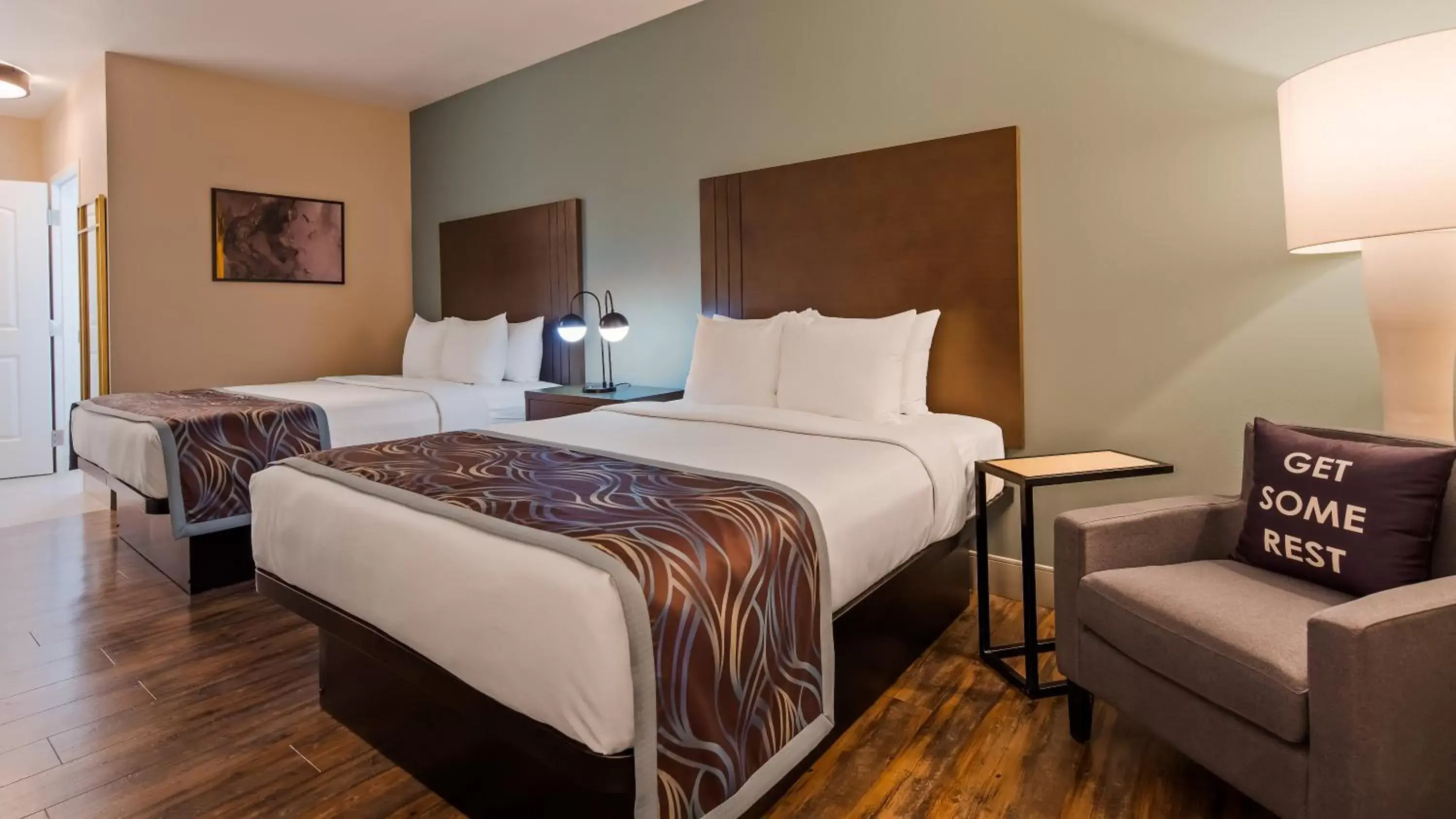 Bed in Best Western Plus New Barstow Inn & Suites