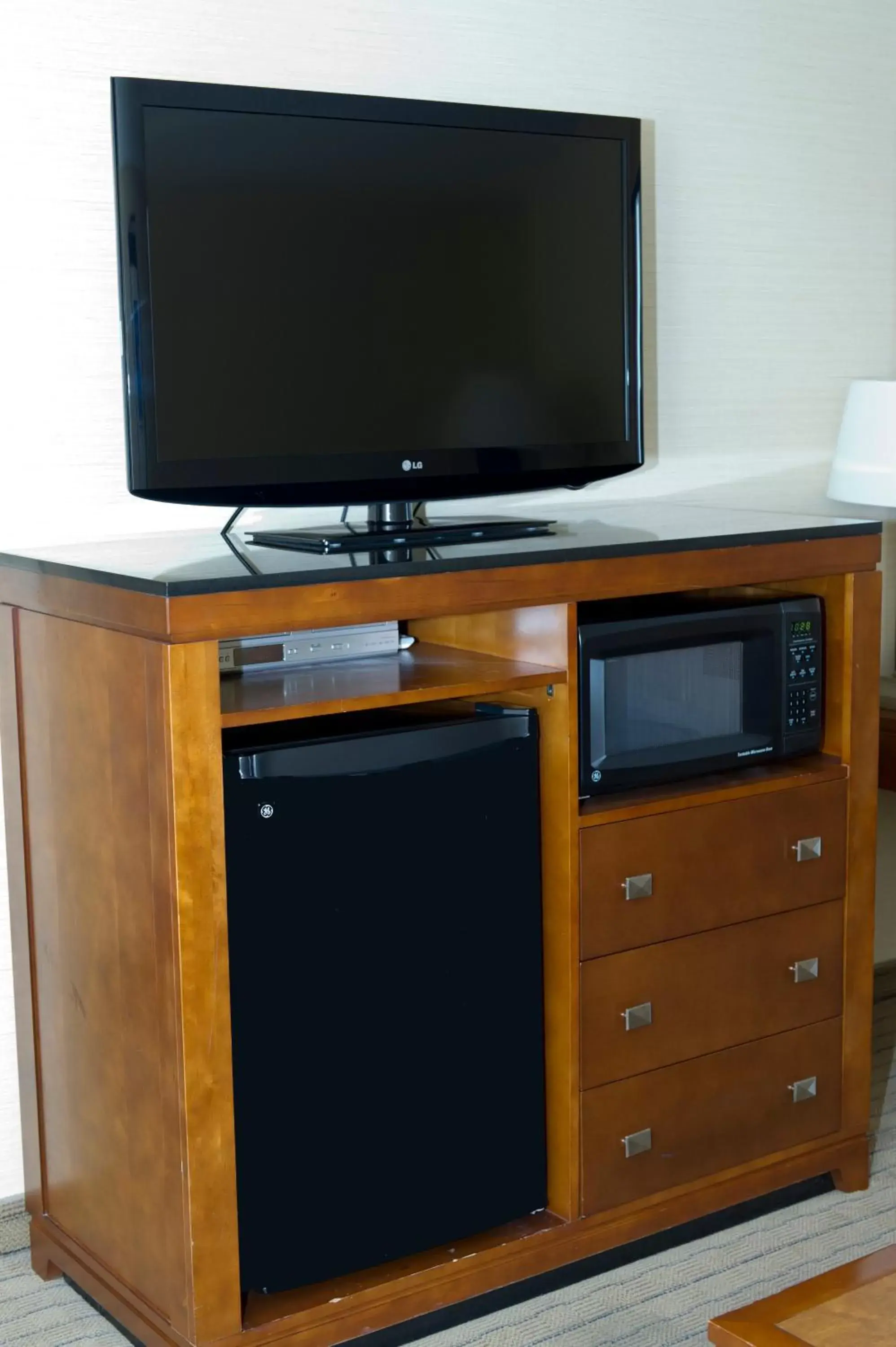 TV and multimedia, TV/Entertainment Center in Allure Hotel & Suites - London Downtown