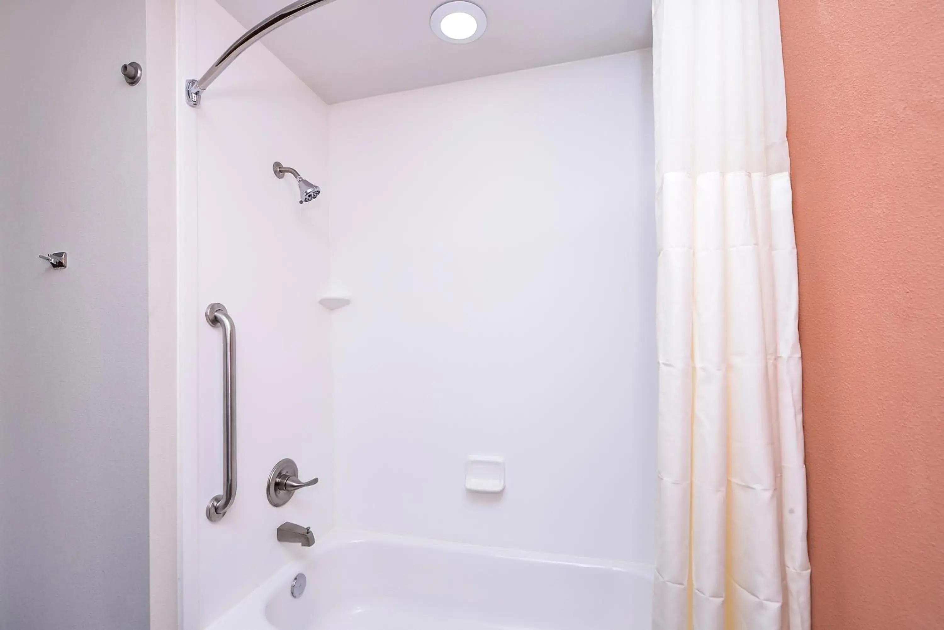 Bath, Bathroom in Sleep Inn & Suites Austin – Tech Center