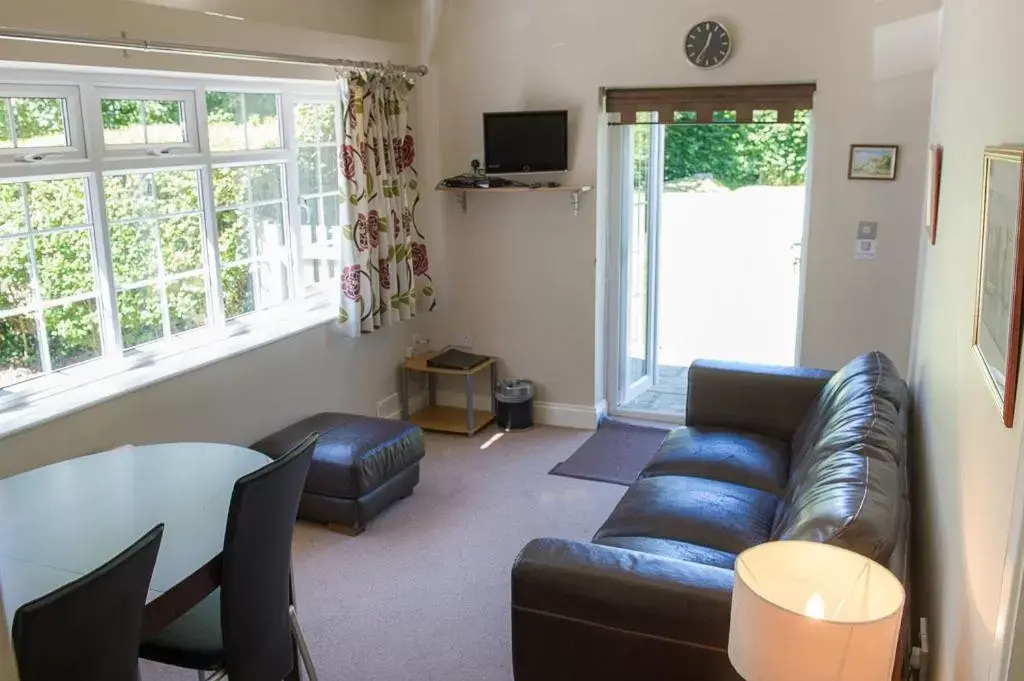 Living room, Seating Area in Claverton Hotel