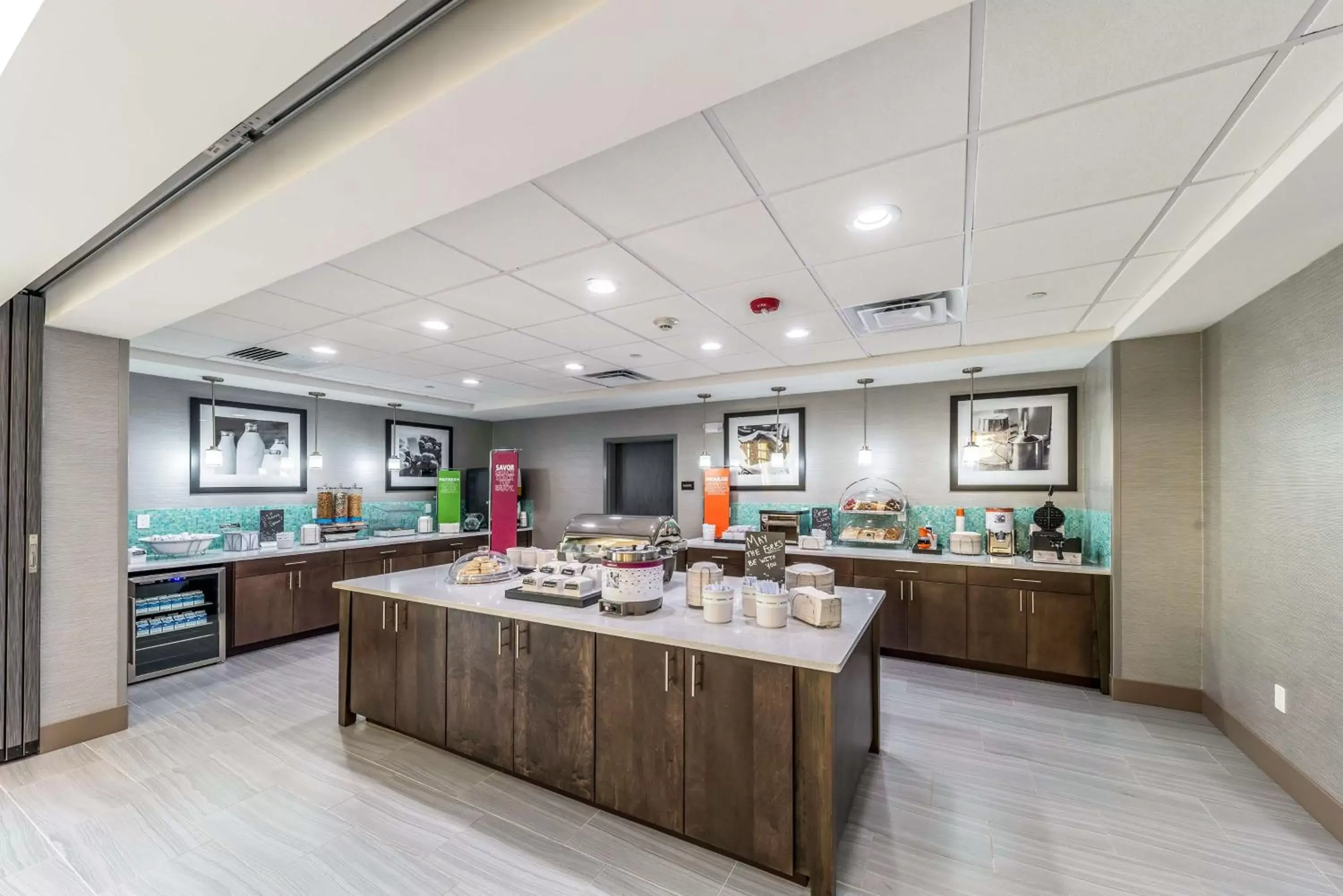 Dining area, Restaurant/Places to Eat in Hampton Inn & Suites Pryor, Ok