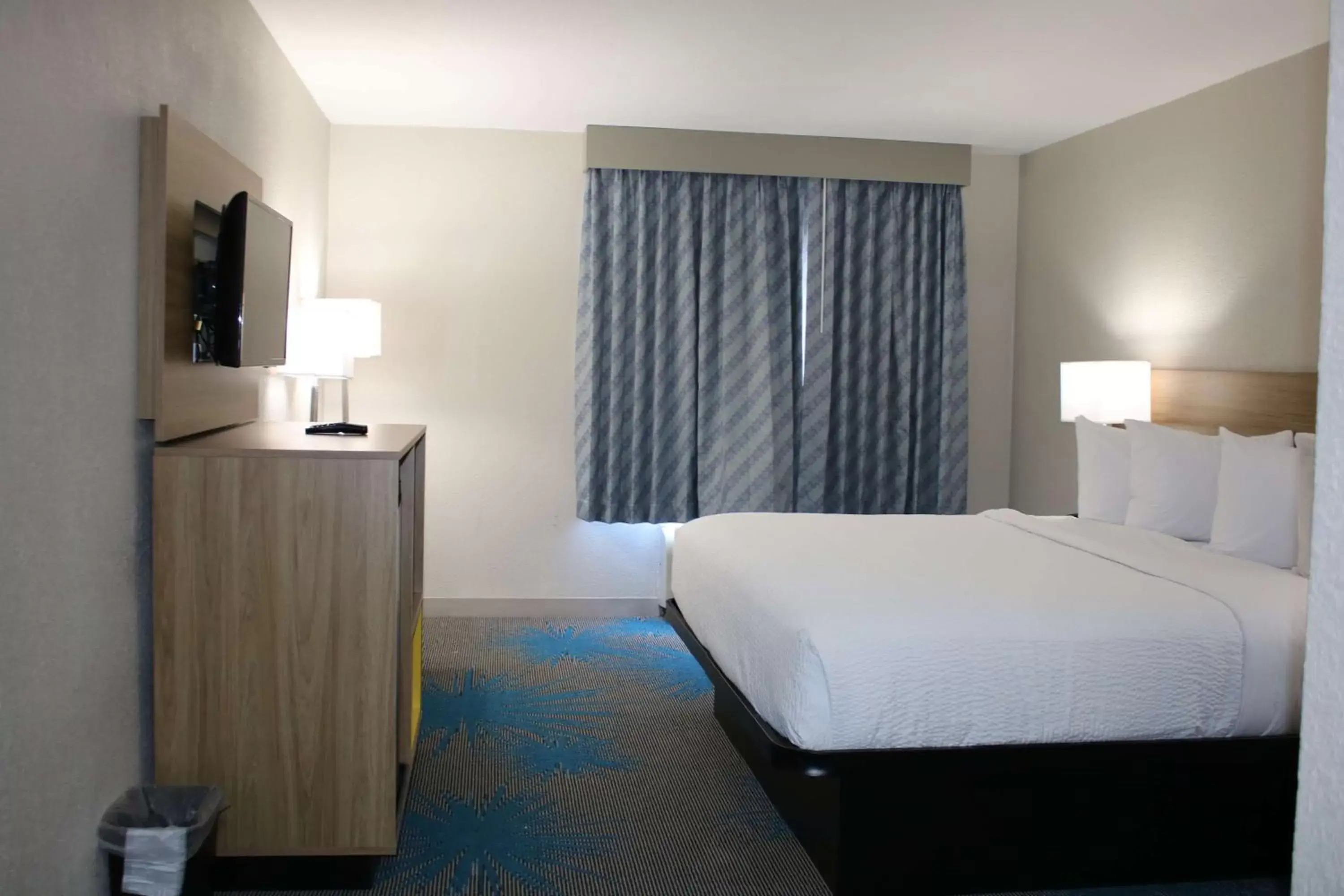 Photo of the whole room, Bed in Days Inn by Wyndham Waco University Area