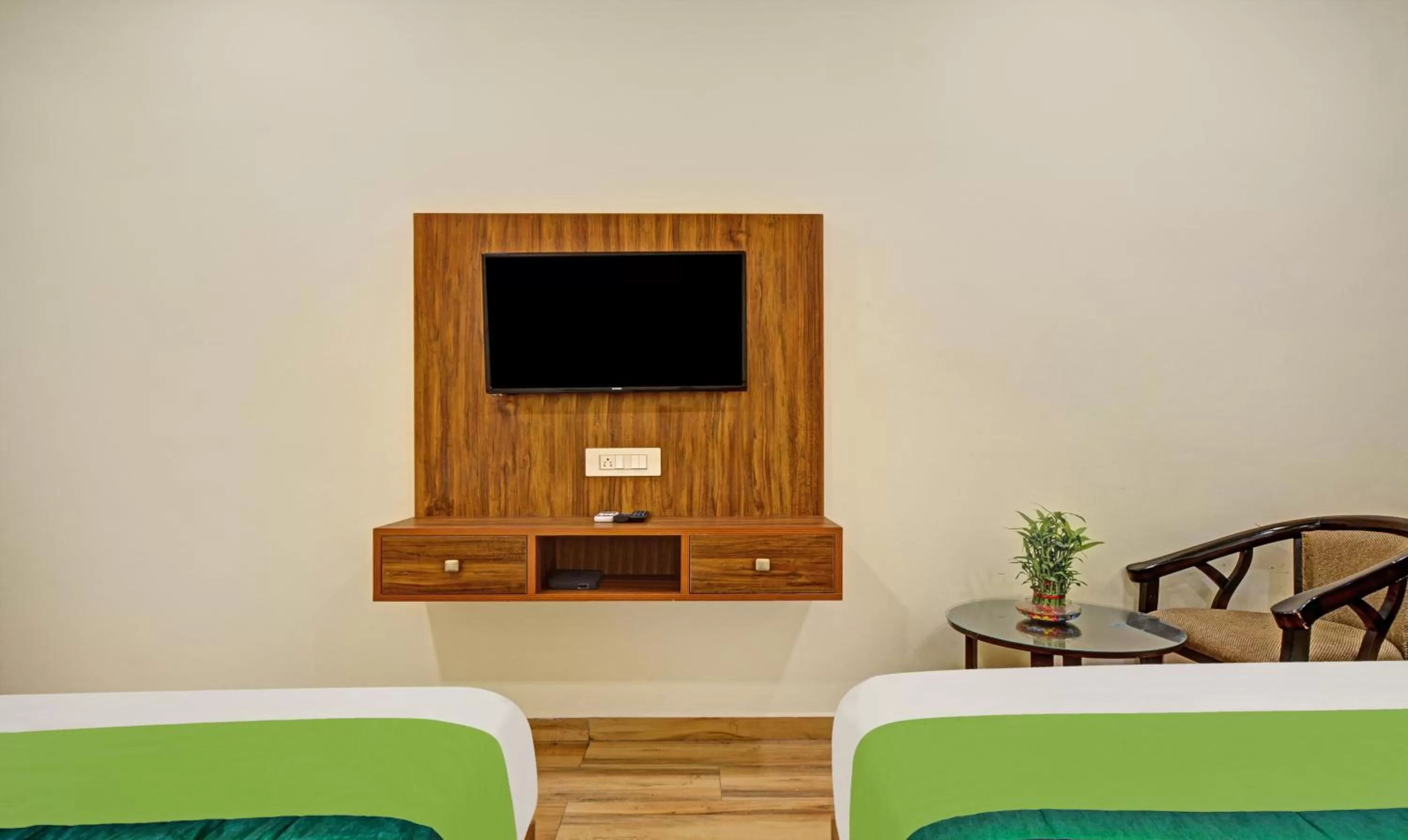 TV and multimedia, Bed in Tripli Hotels Le Shelton