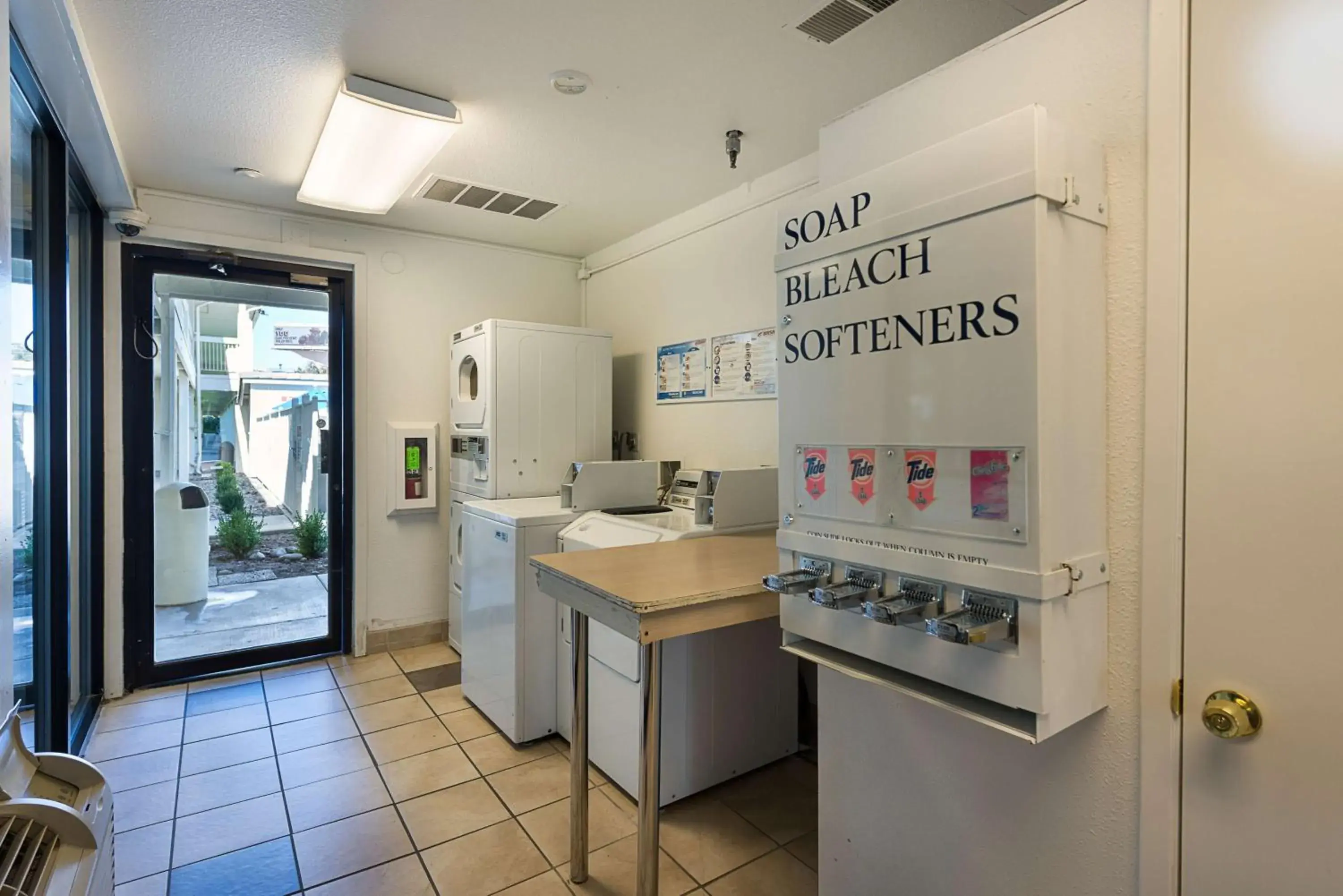 laundry in Motel 6-Sparks, NV - Airport - Sparks