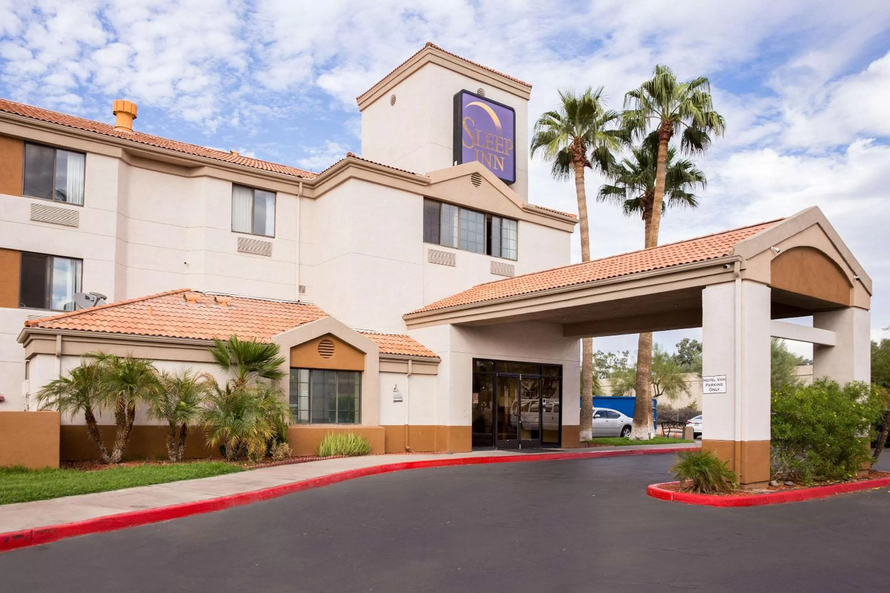 Property building in Sky Harbor Airport Inn