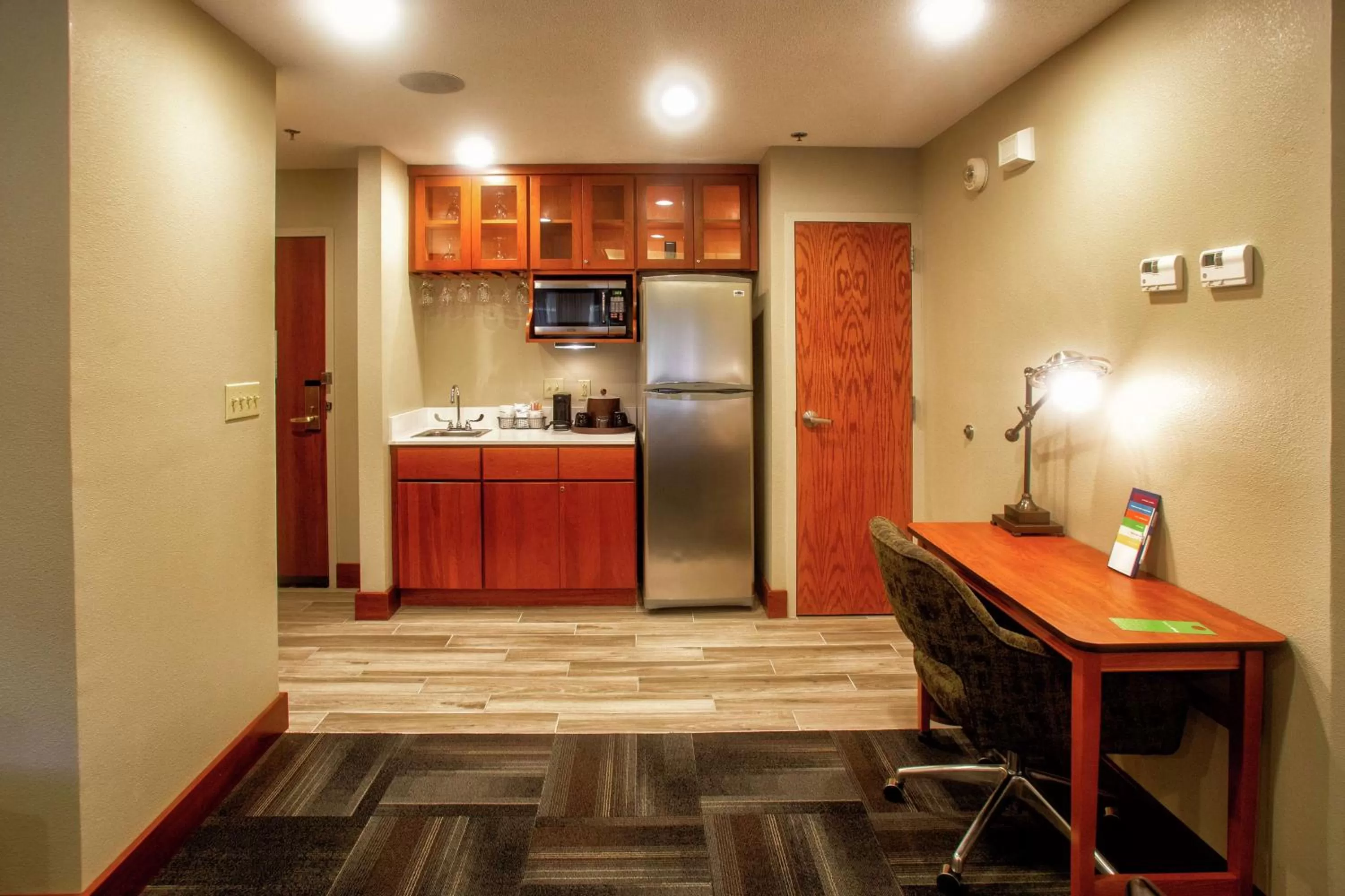 Kitchen or kitchenette in Hampton Inn Wheeling