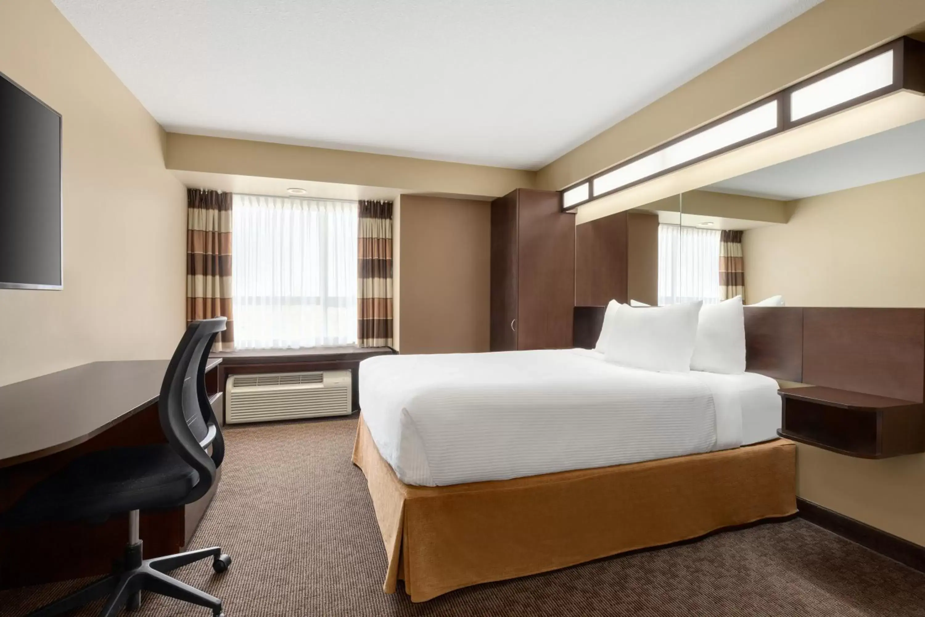 Bed in Microtel Inn and Suites by Wyndham Weyburn