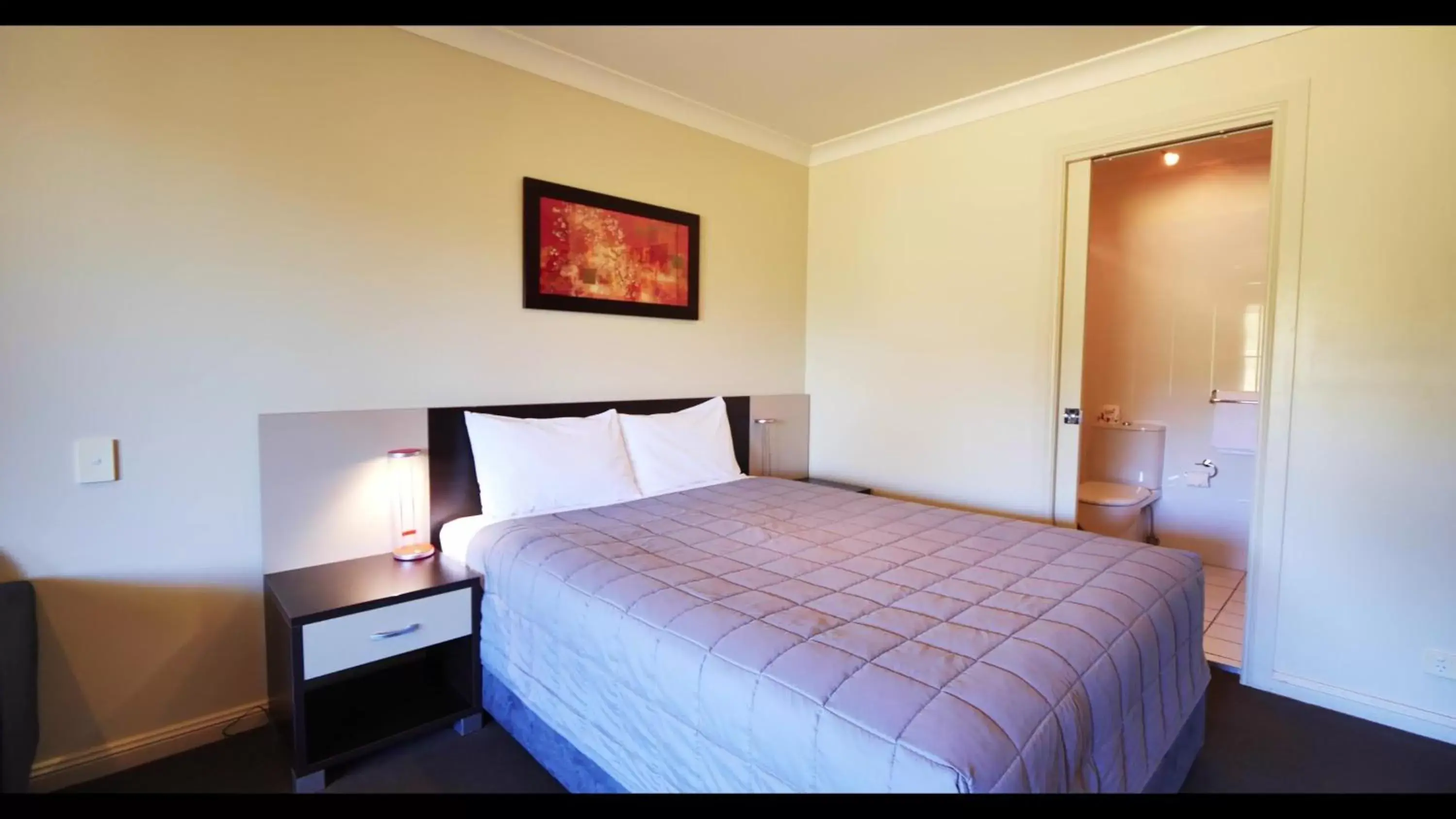 Bedroom, Bed in Cootamundra Heritage Motel & Apartments