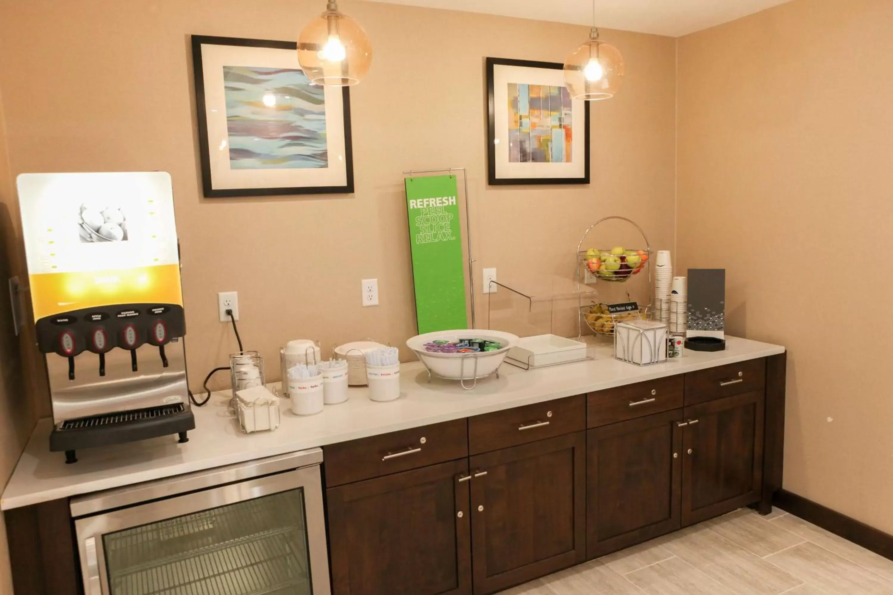 Dining area, Kitchen/Kitchenette in Hampton Inn & Suites Lafayette