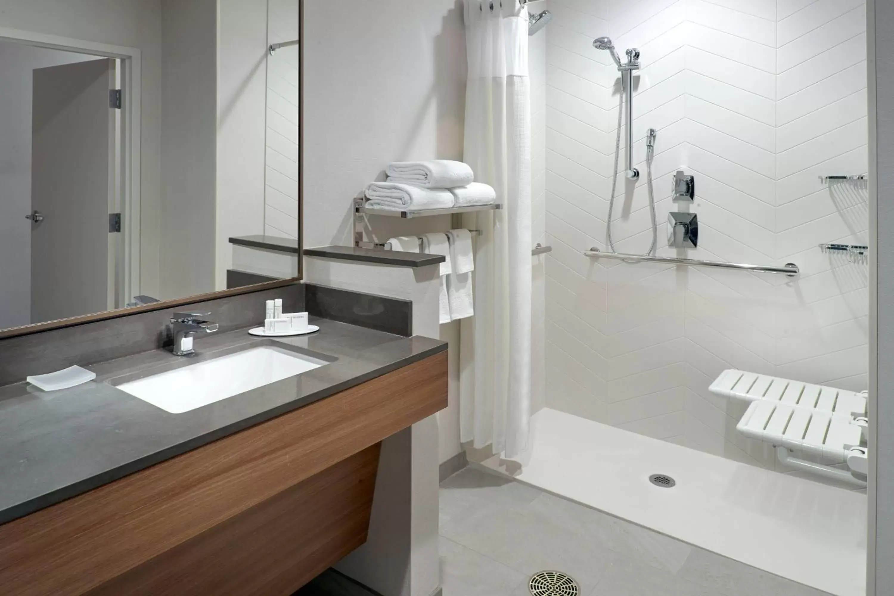 Bathroom in Fairfield Inn & Suites by Marriott Athens-University Area