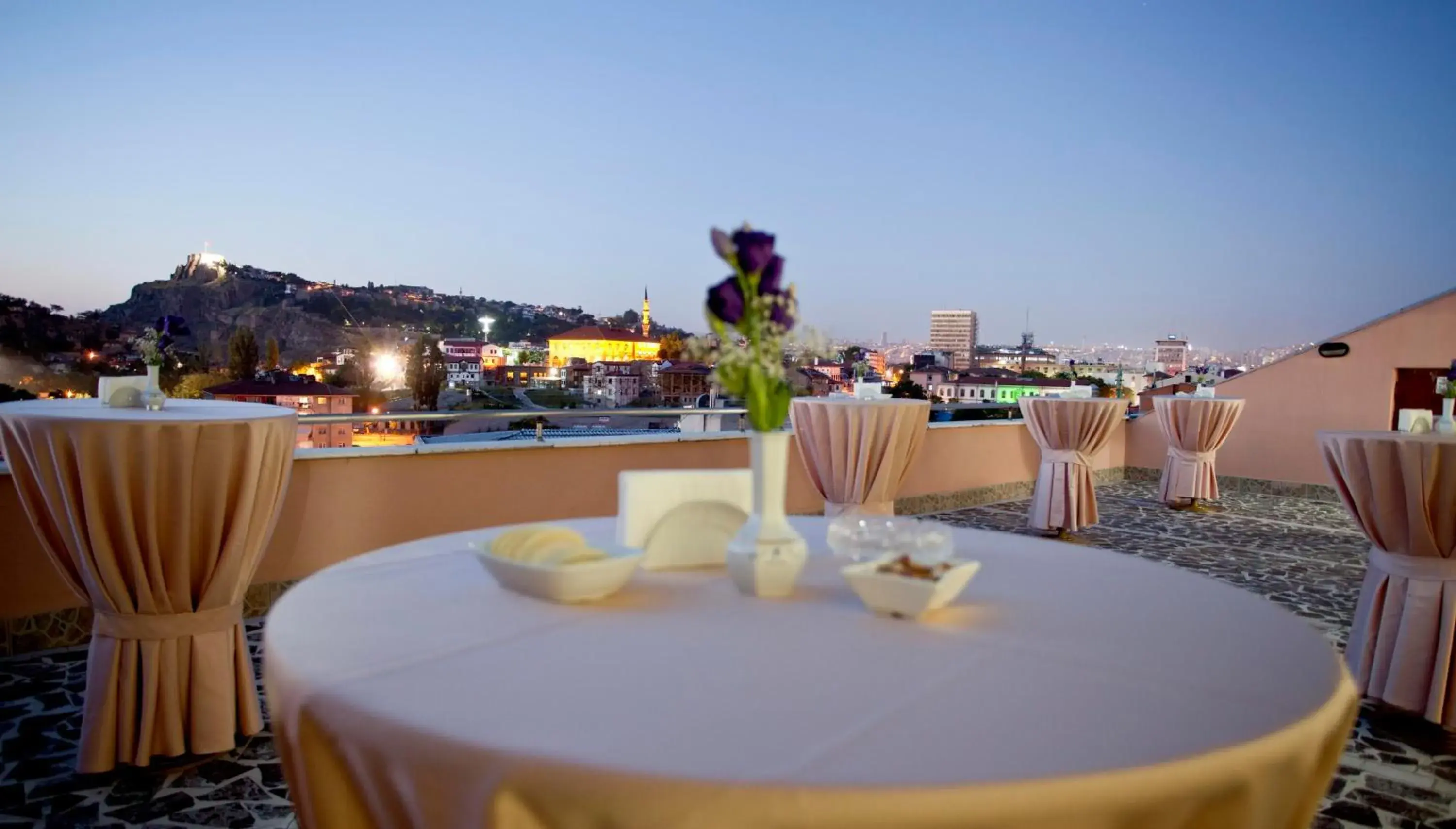 Balcony/Terrace, Restaurant/Places to Eat in Sergah Hotel