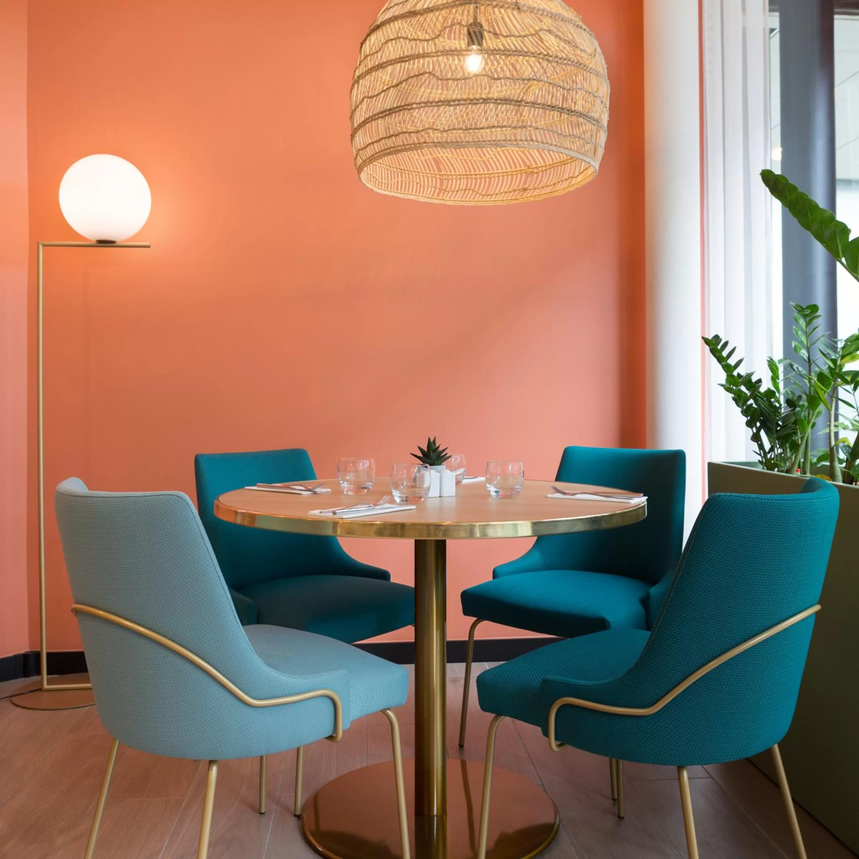 Restaurant/places to eat in Novotel Paris Charles de Gaulle Airport