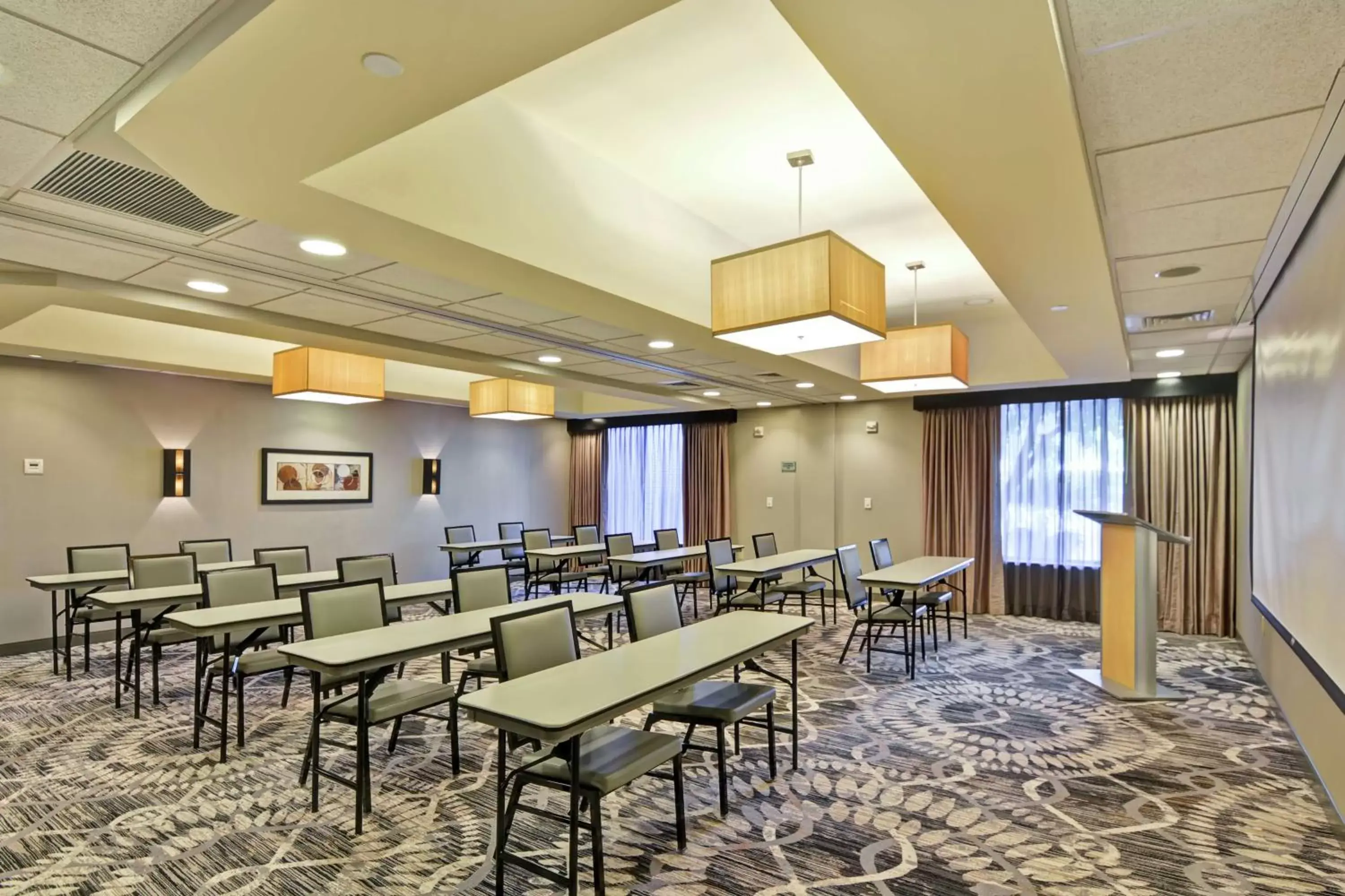 Meeting/conference room in DoubleTree by Hilton Baton Rouge