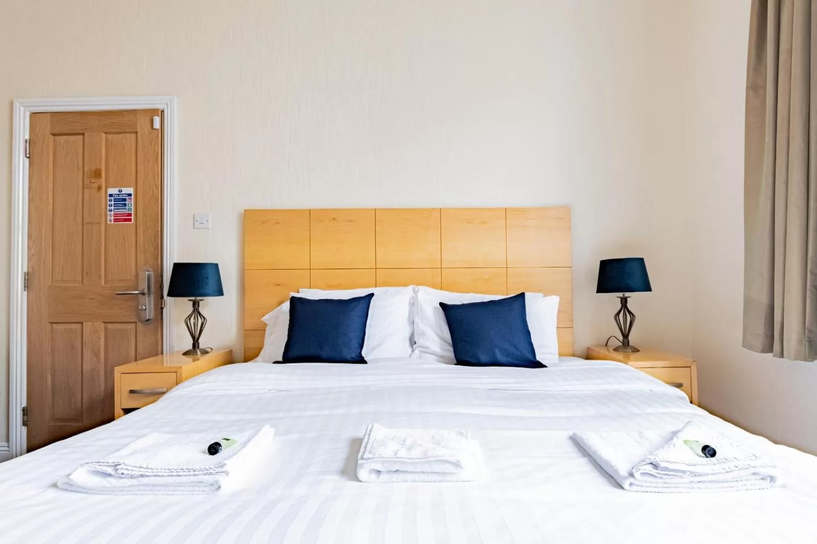 Bedroom, Bed in Brooklands Lodge
