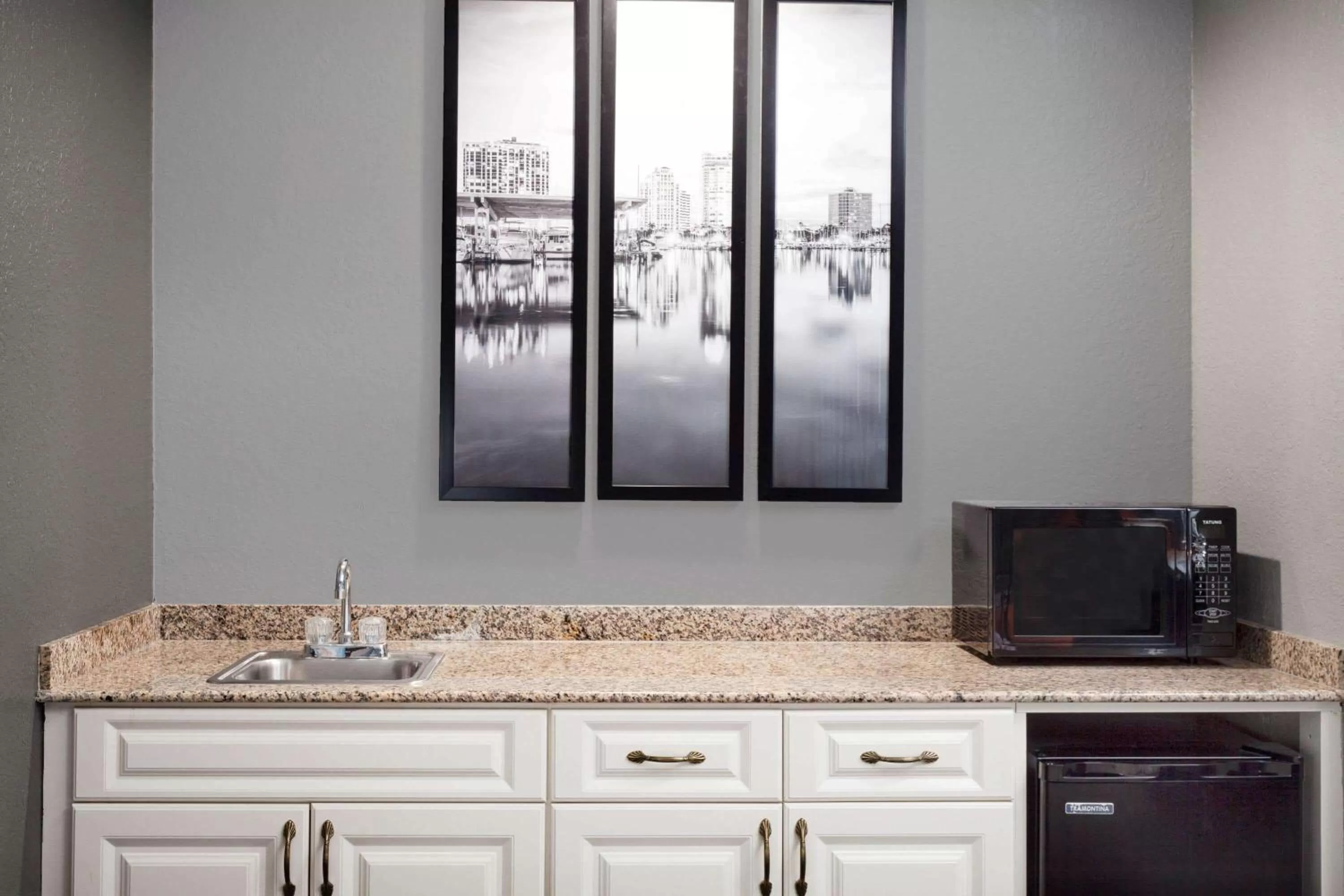 Photo of the whole room in La Quinta by Wyndham St. Petersburg Northeast *Newly Renovated