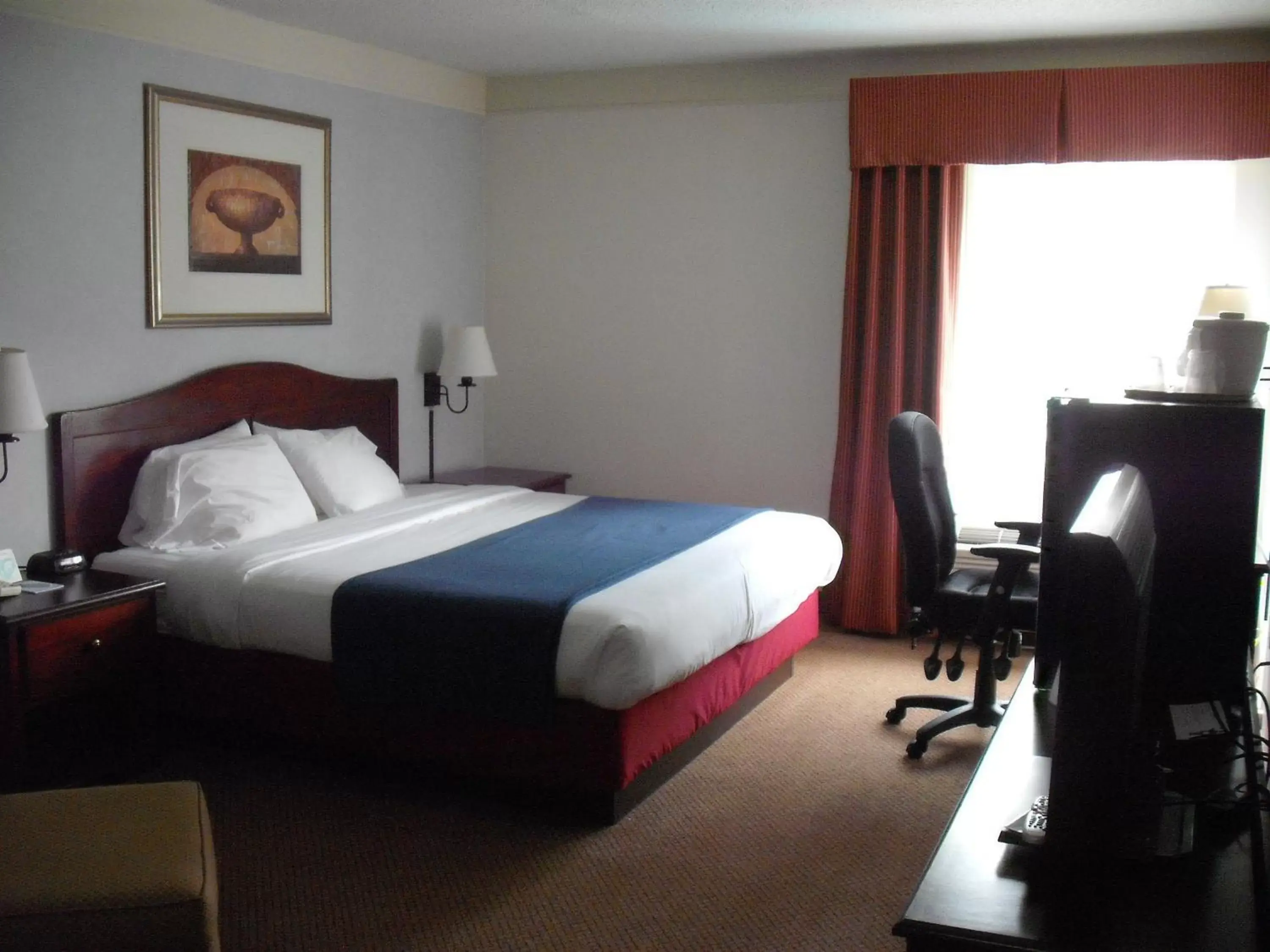 Bedroom, Bed in Mountain Inn & Suites