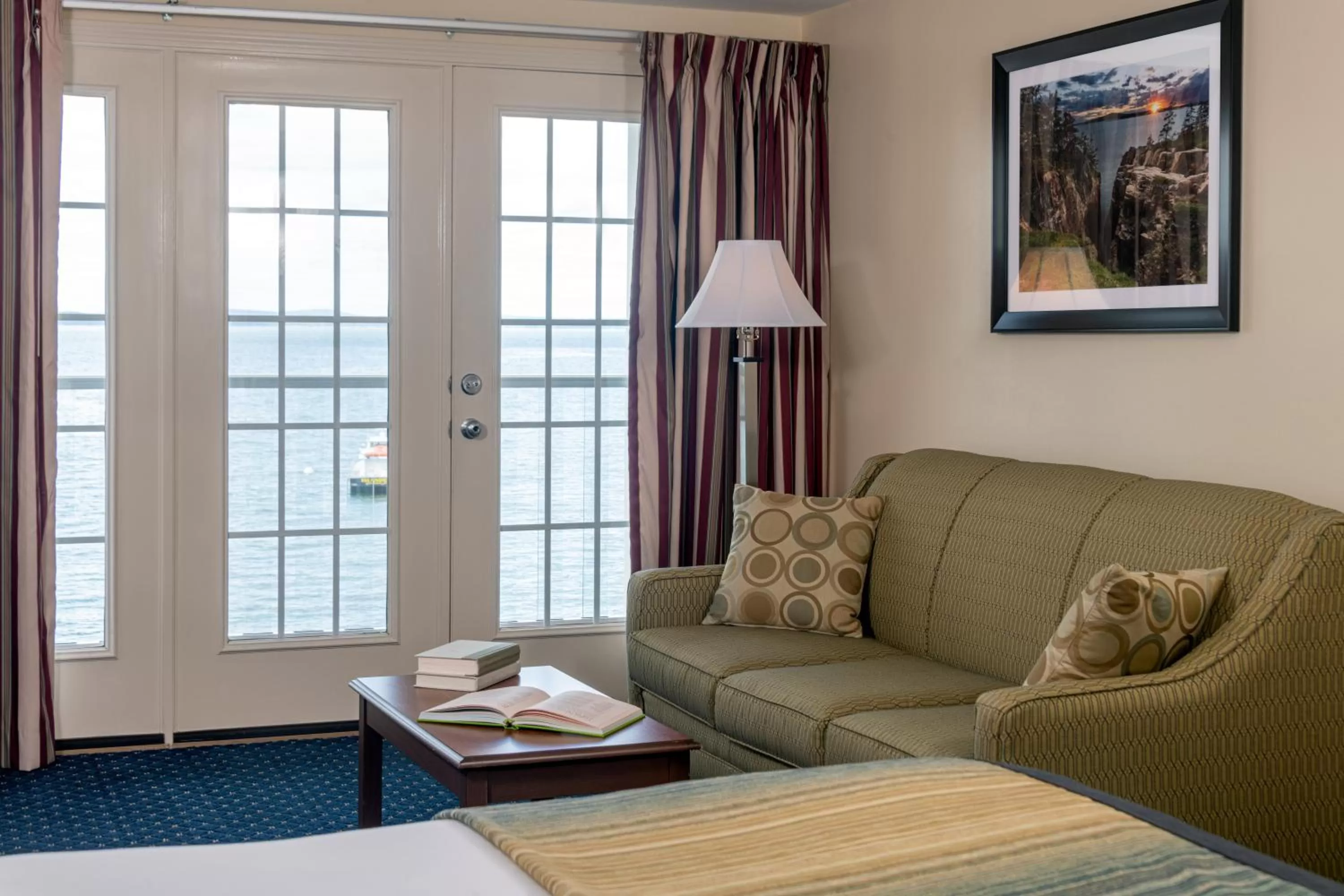 Seating area in Atlantic Oceanside Hotel & Conference Center