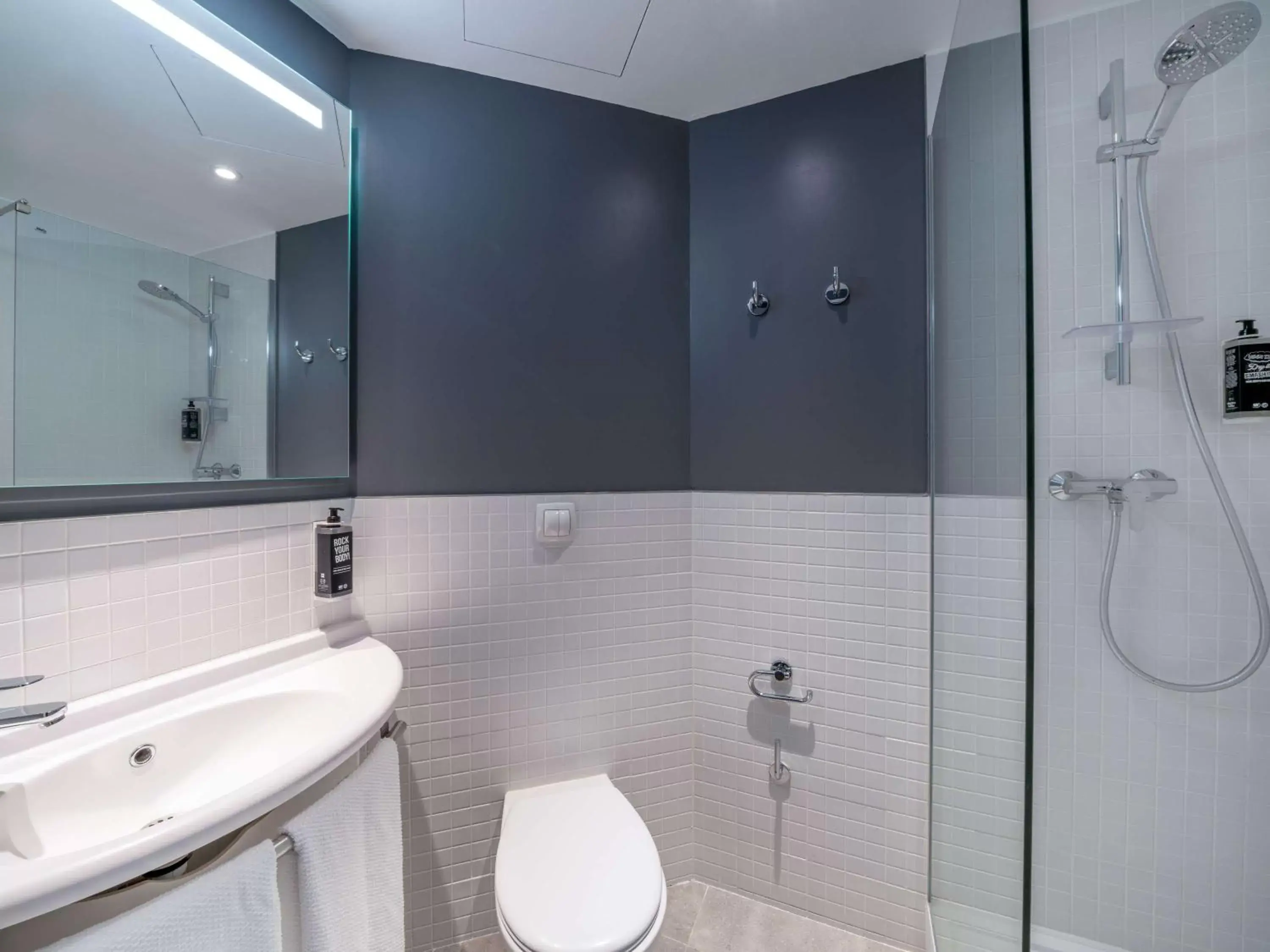 Bathroom in Ibis Budget Barcelona Viladecans