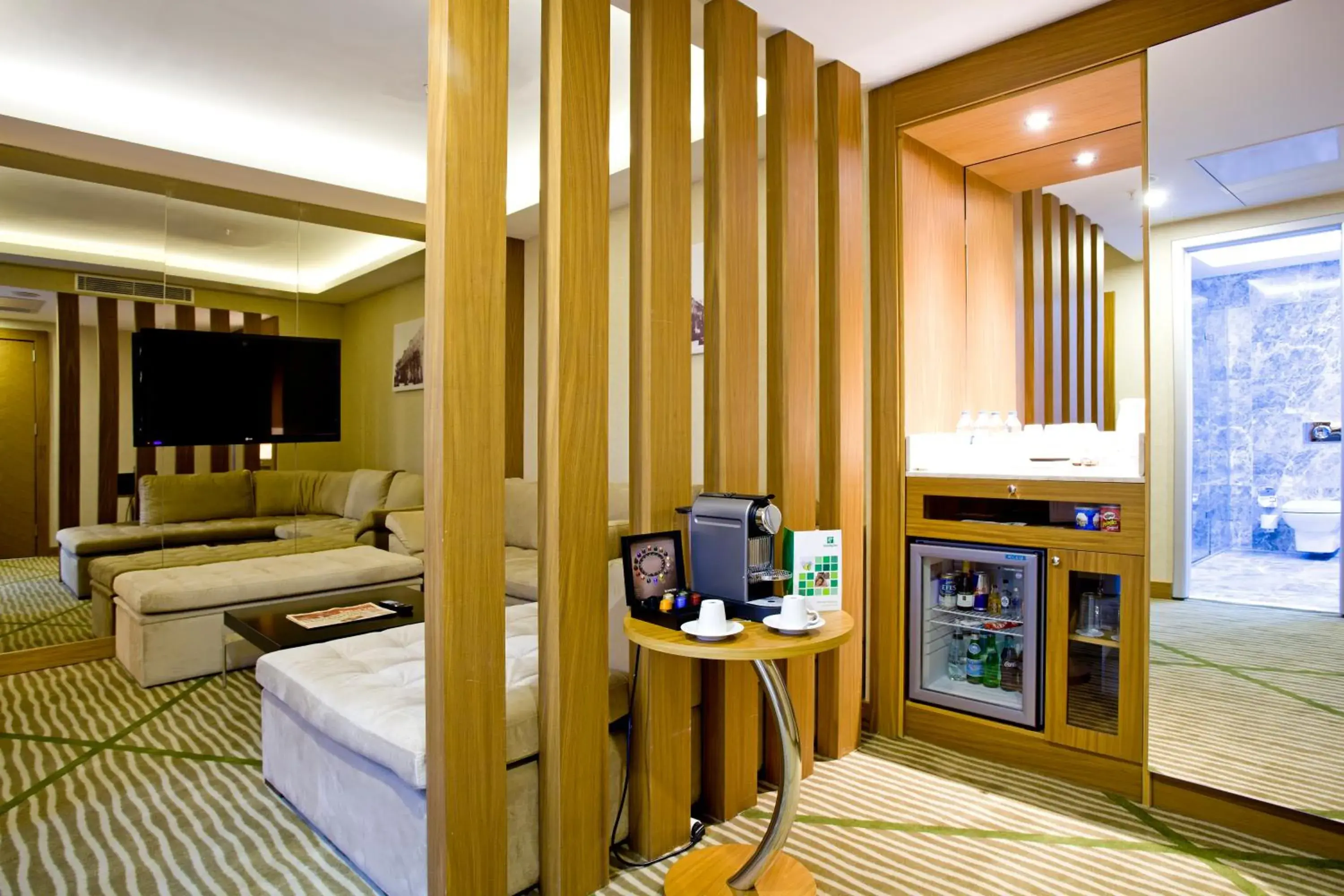 Coffee/tea facilities, Bed in Holiday Inn Gaziantep by IHG Coffee/tea facilities, Bed in Holiday Inn Gaziantep by IHG
