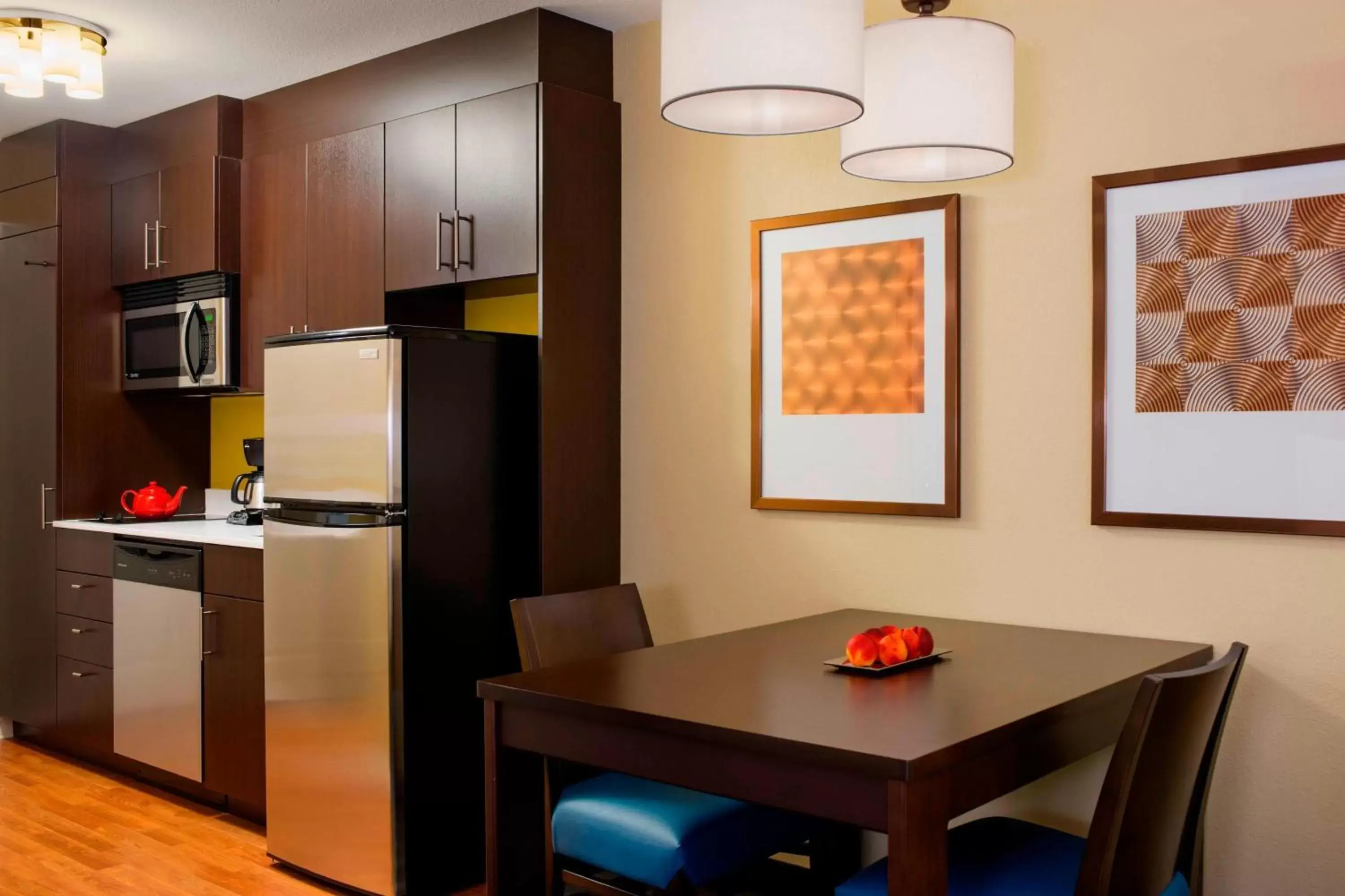 Kitchen or kitchenette, Kitchen/Kitchenette in TownePlace Suites by Marriott Red Deer