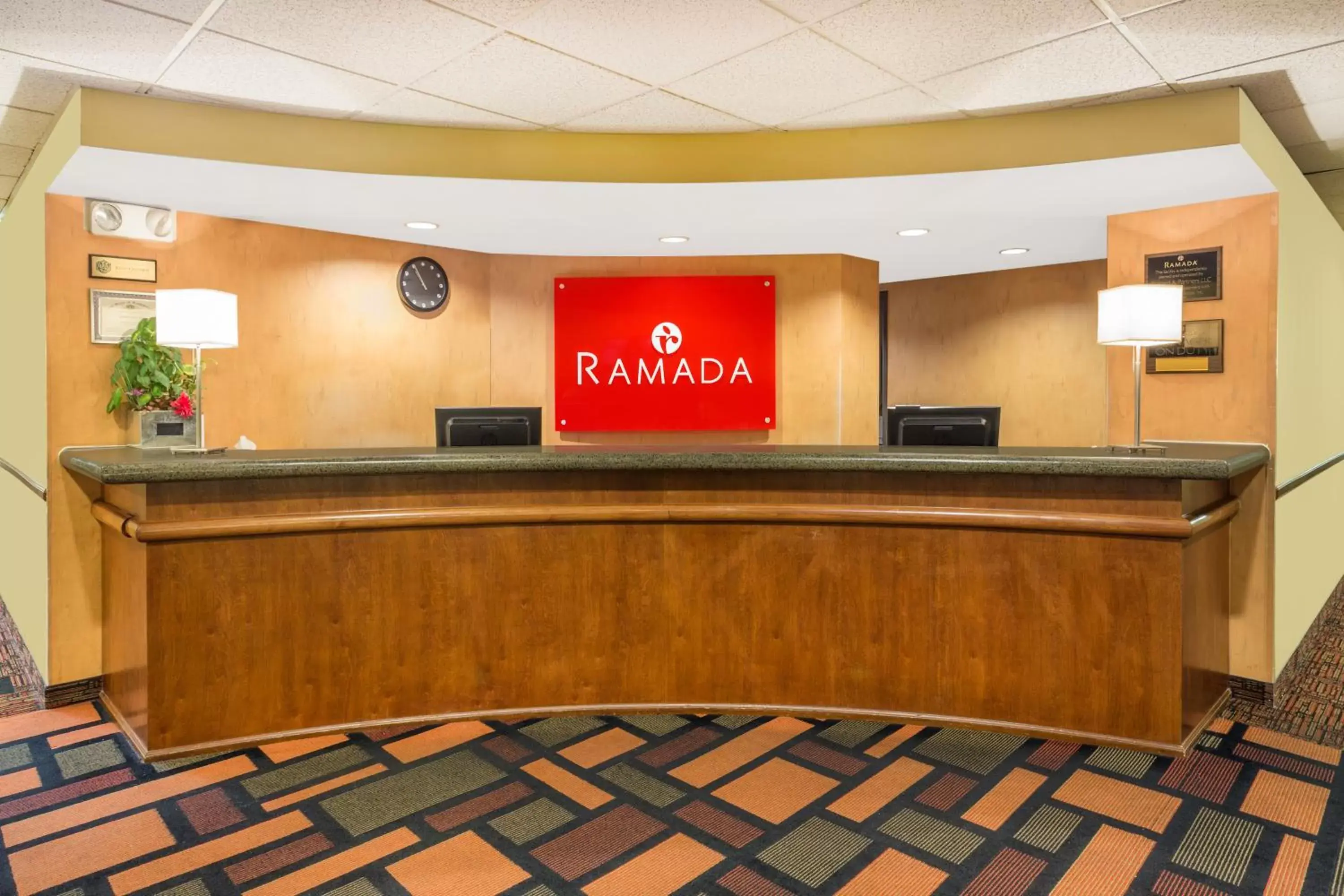 Lobby/Reception in Ramada by Wyndham Kent Seattle Area