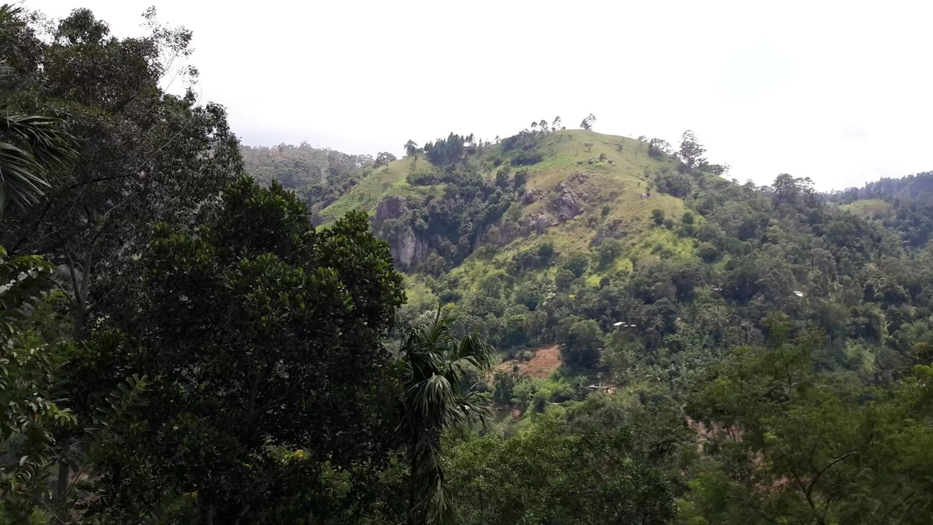 Triple Room with Mountain View in Raveena Guest House Triple Room with Mountain View in Raveena Guest House