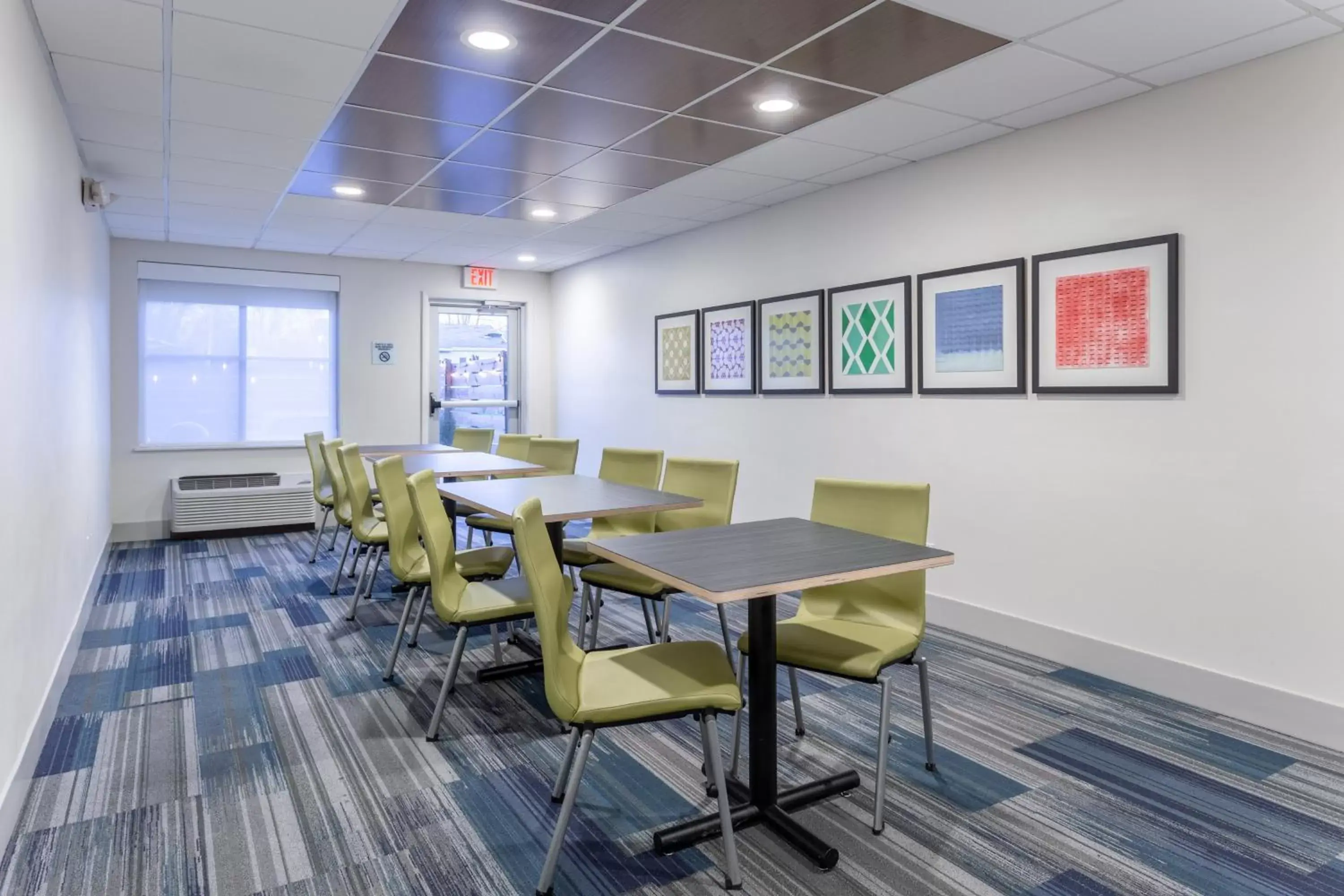 Meeting/conference room in Holiday Inn Express Scottsburg, an IHG Hotel