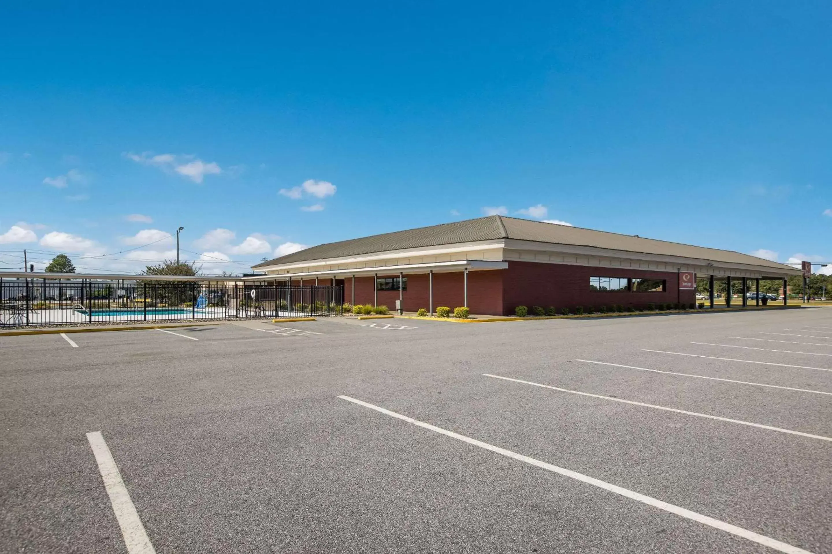 Property Building in Econo Lodge