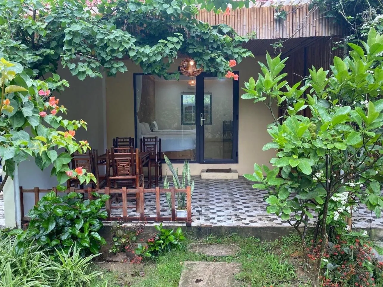 Garden in Trang An Retreat