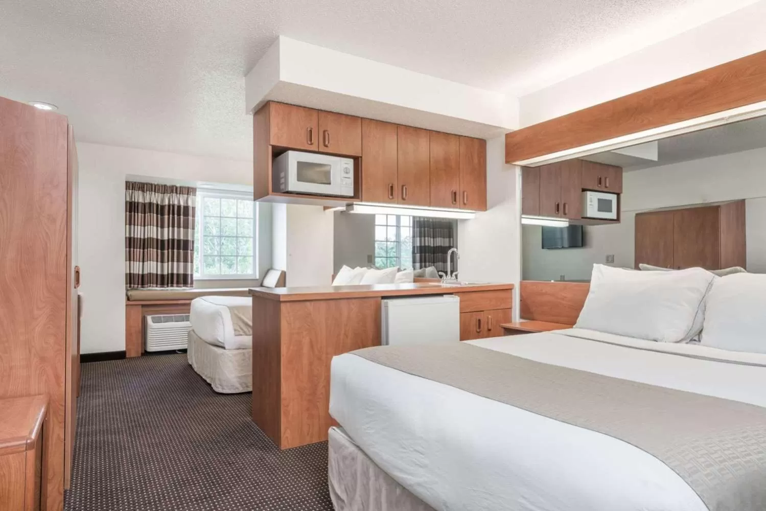 Kitchen or kitchenette, Bed in Microtel Inn & Suites by Wyndham Rice Lake
