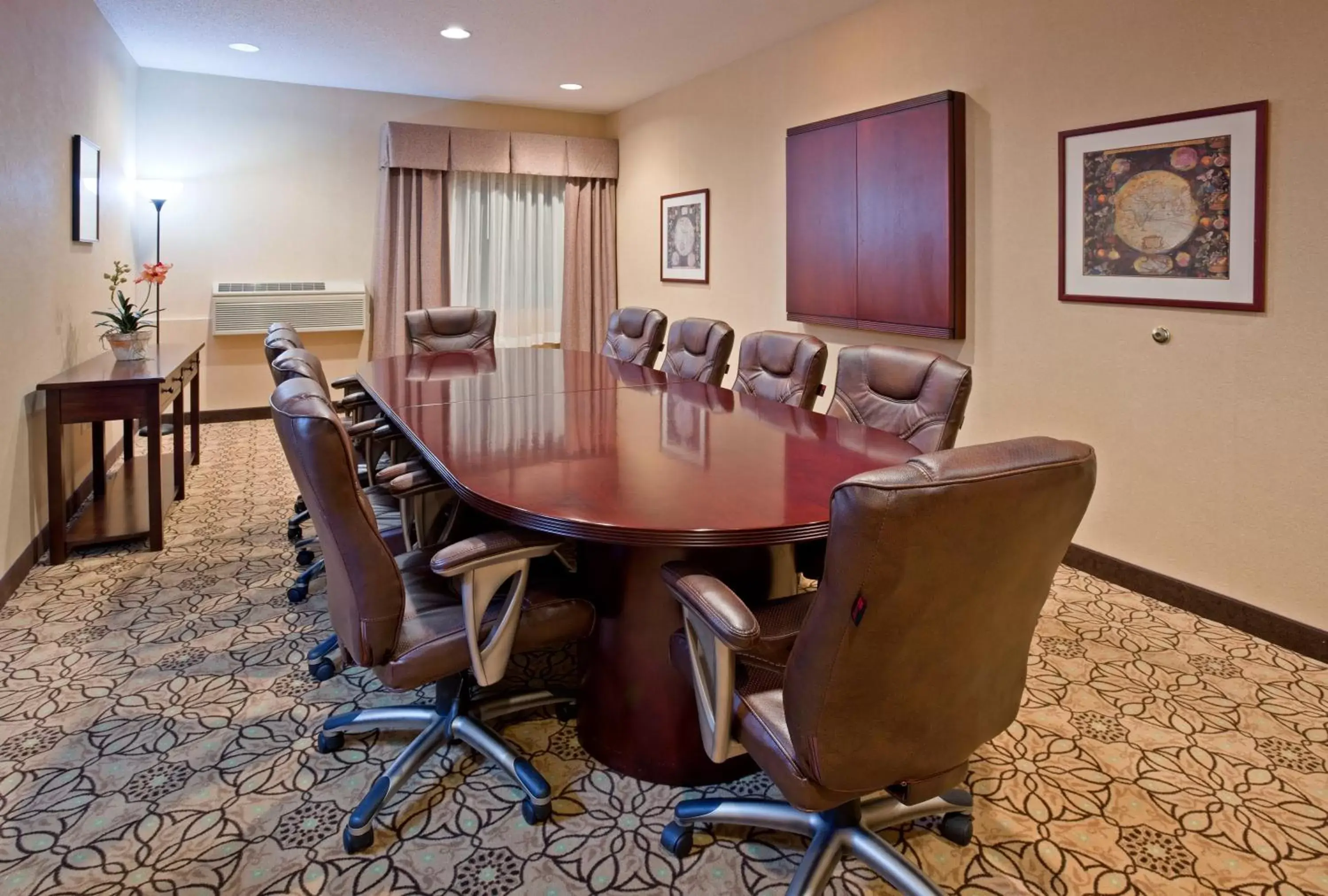 Meeting/conference room in Holiday Inn Express Hotel & Suites St. Paul - Woodbury, an IHG Hotel