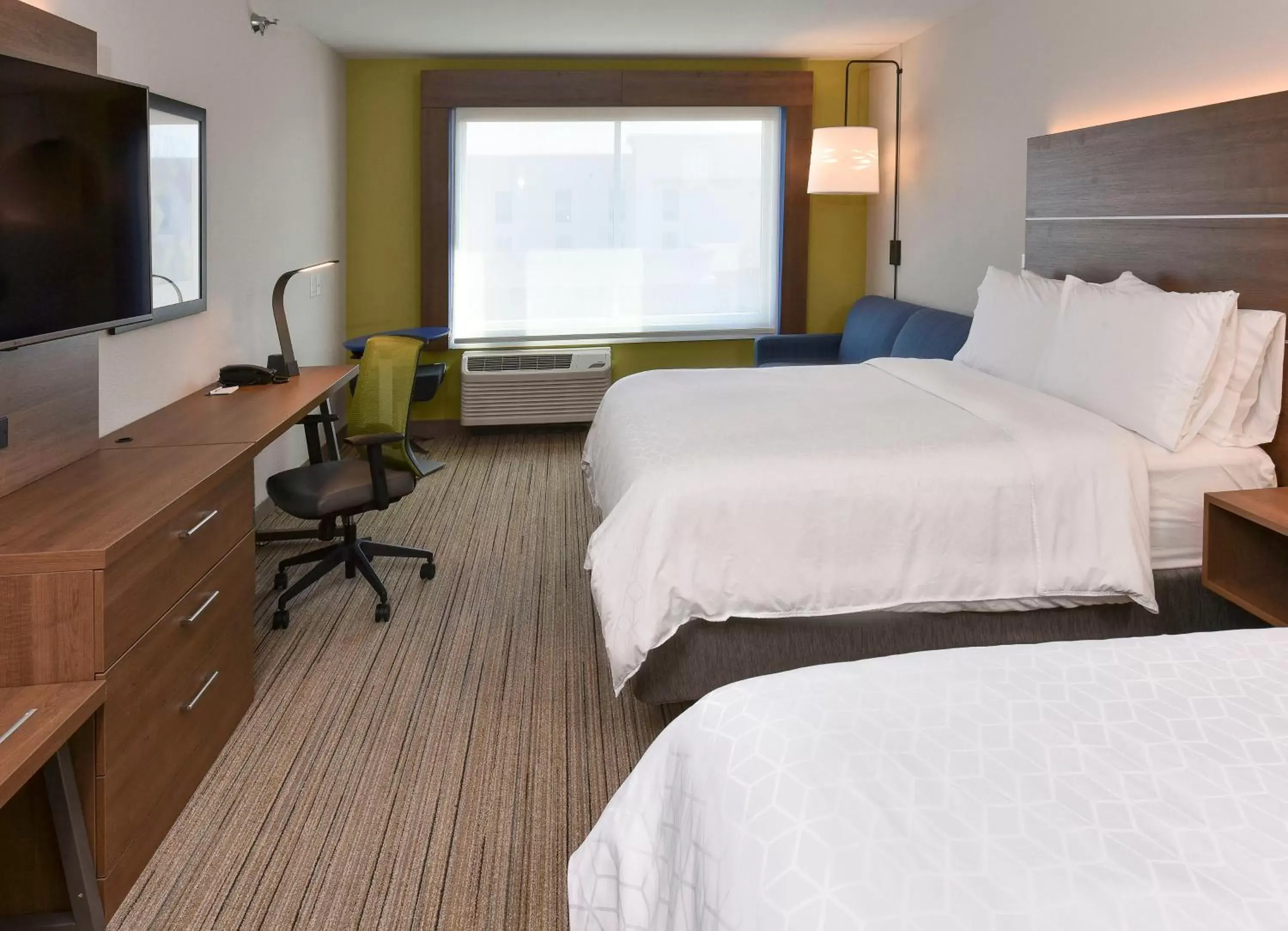 Photo of the whole room, Bed in Holiday Inn Express & Suites - Madisonville, an IHG Hotel