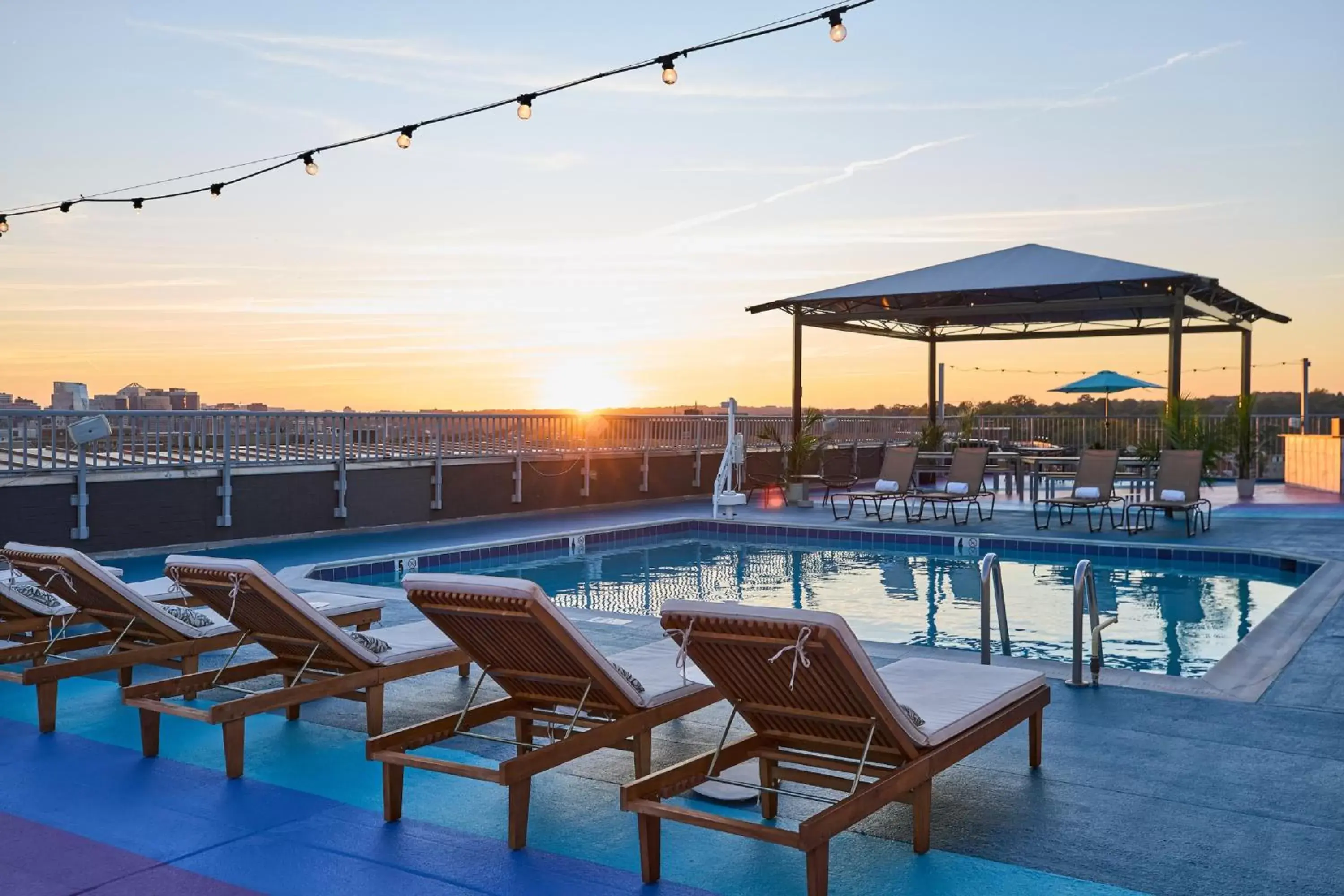 Swimming pool in The Ven at Embassy Row, Washington, D.C., a Tribute Portfolio Hotel Swimming pool in The Ven at Embassy Row, Washington, D.C., a Tribute Portfolio Hotel