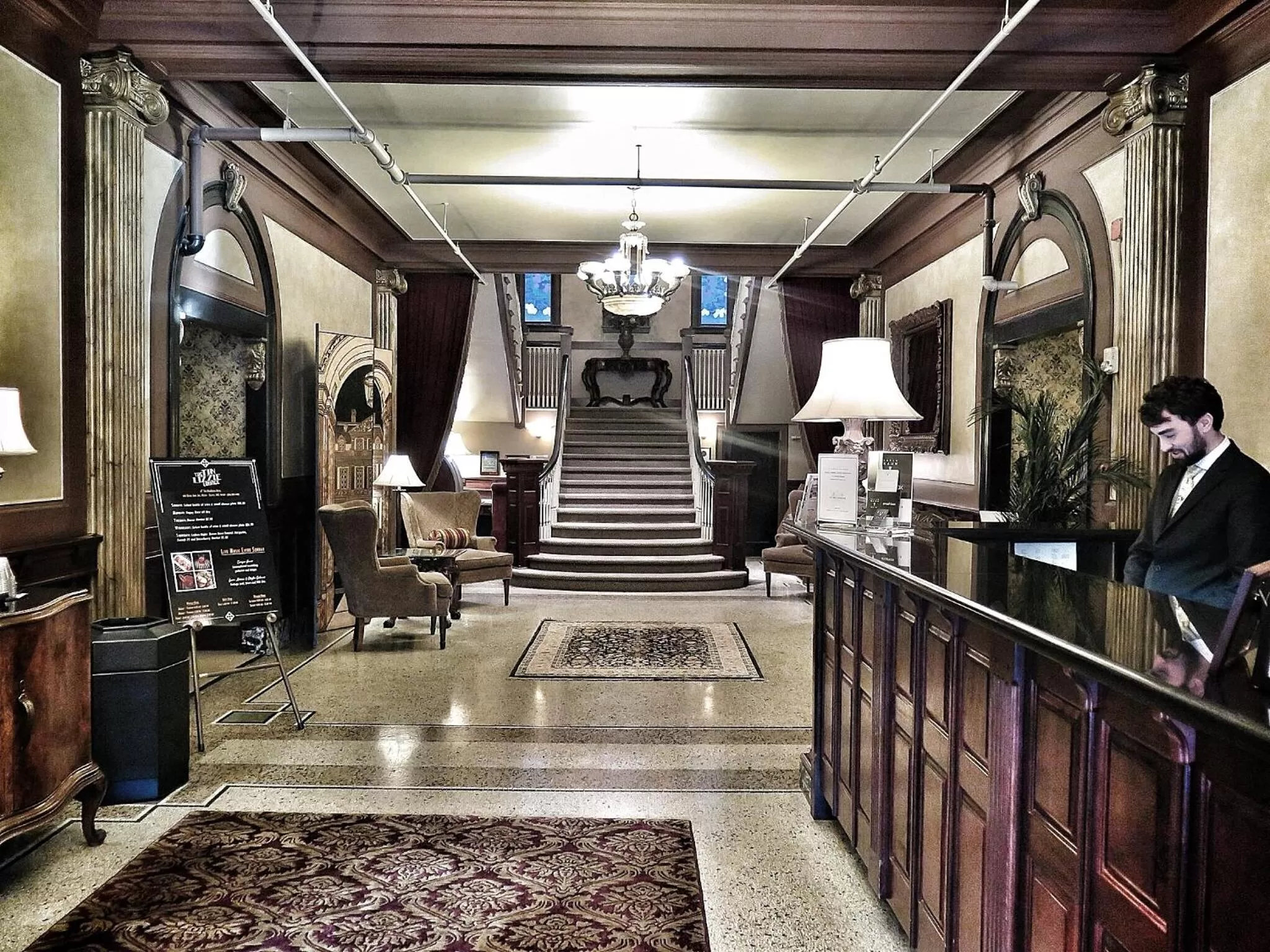 MarQueen Hotel - NEWLY RENOVATED