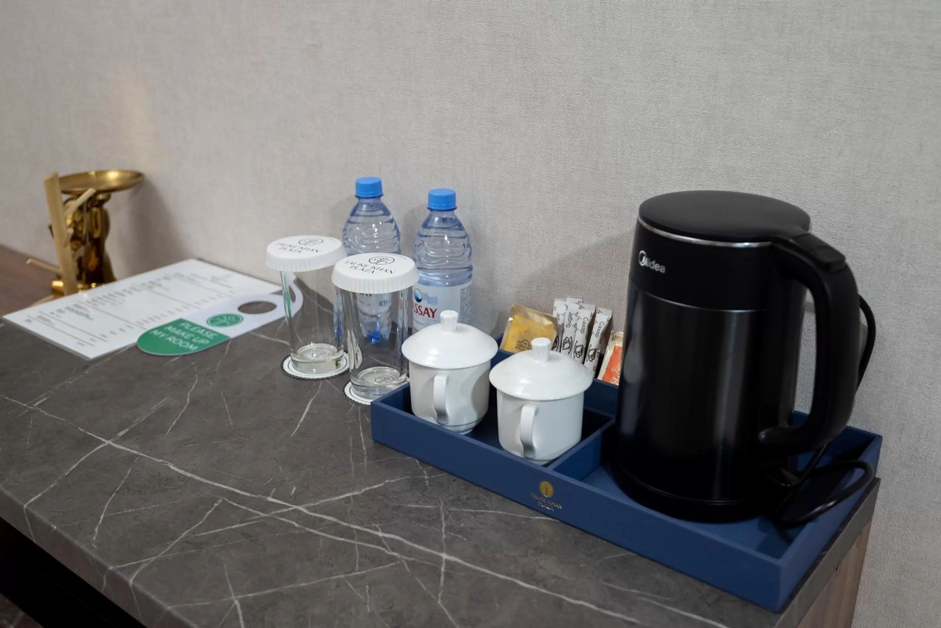 Coffee/tea facilities in Tauke Khan Plaza