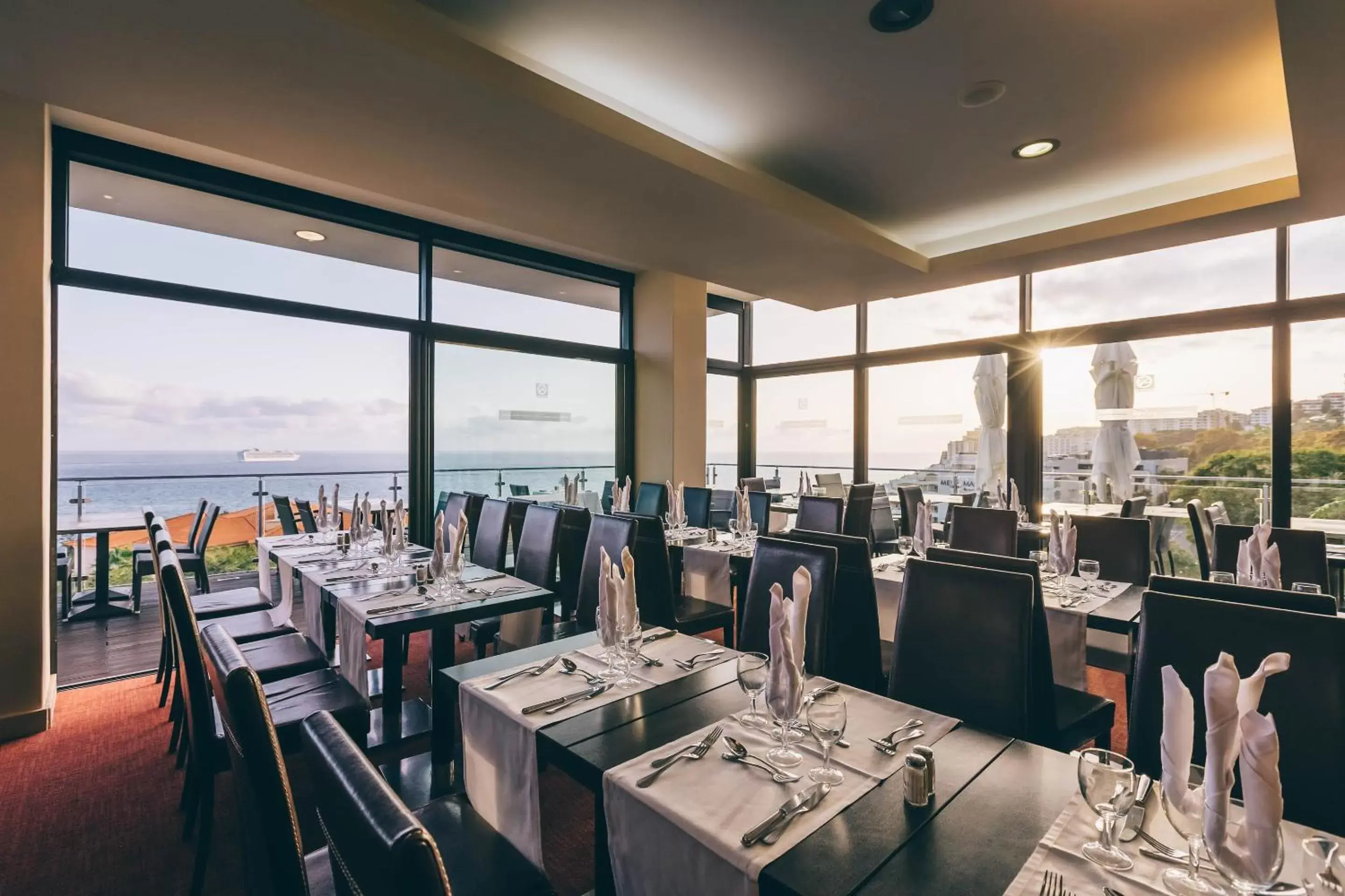 Restaurant/Places to Eat in Muthu Raga Madeira Hotel