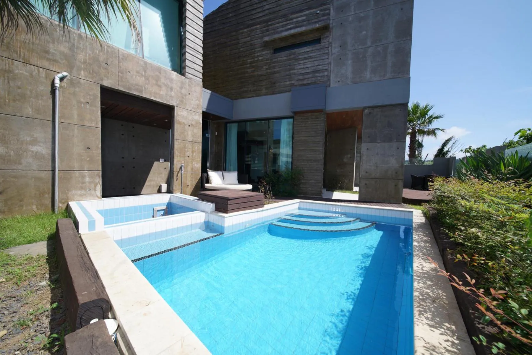 Swimming Pool in Jeju Hotel Scarboro