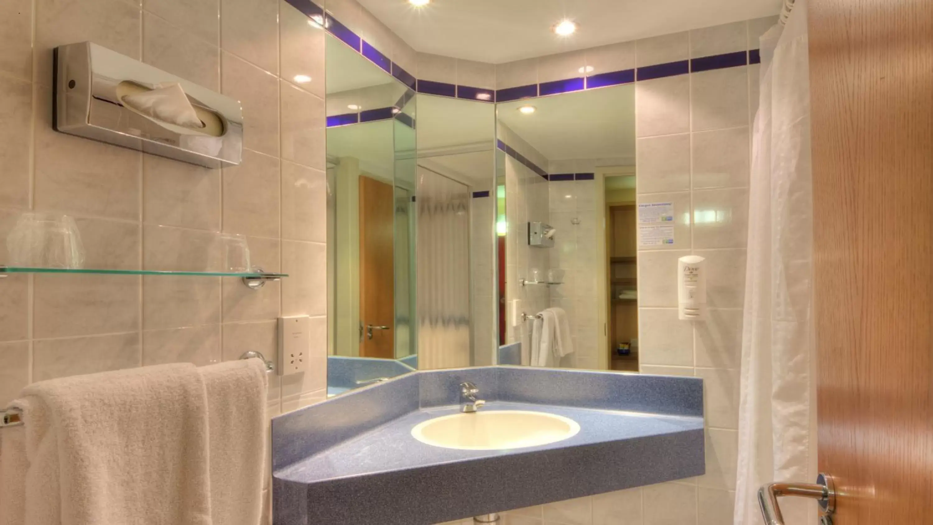Photo of the whole room, Bathroom in Holiday Inn Express London Limehouse, an IHG Hotel