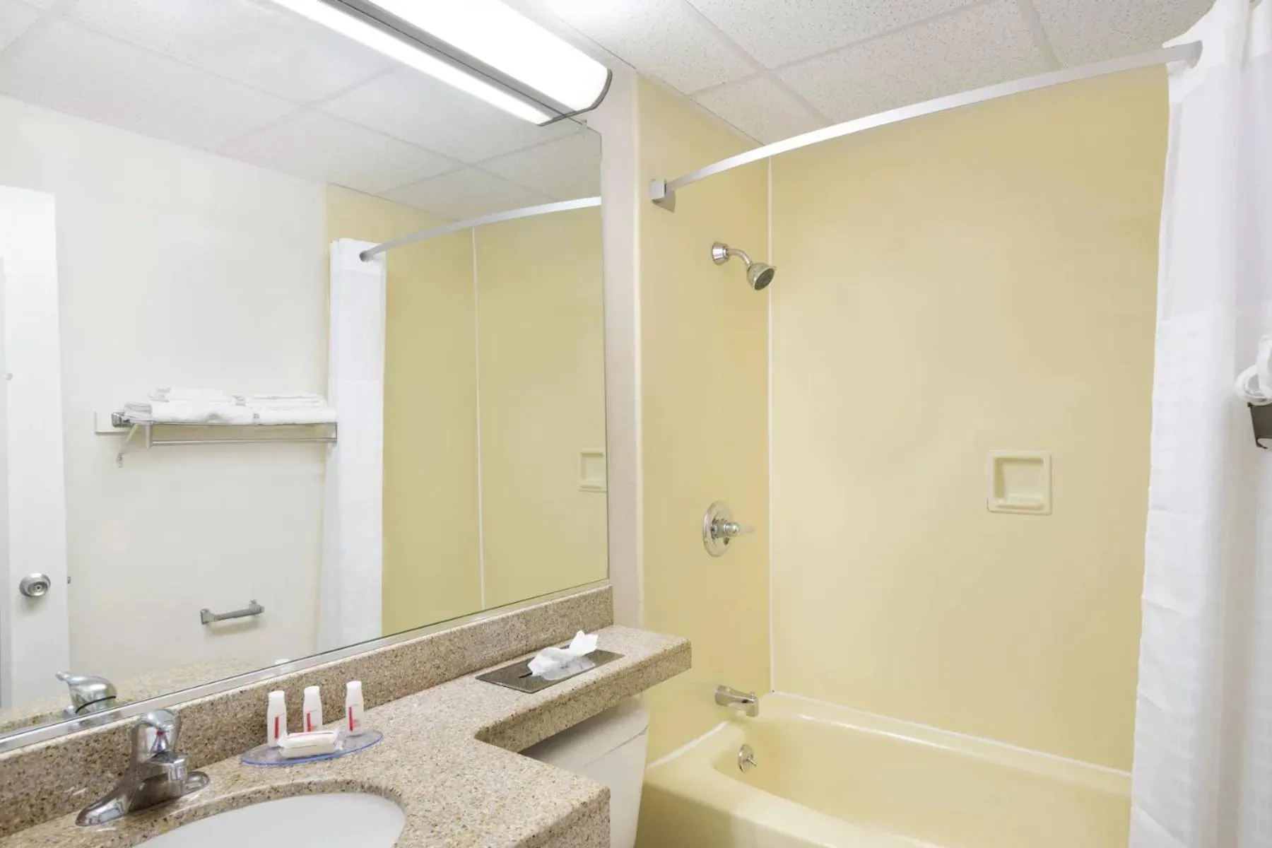Bathroom in Howard Johnson by Wyndham Newburgh
