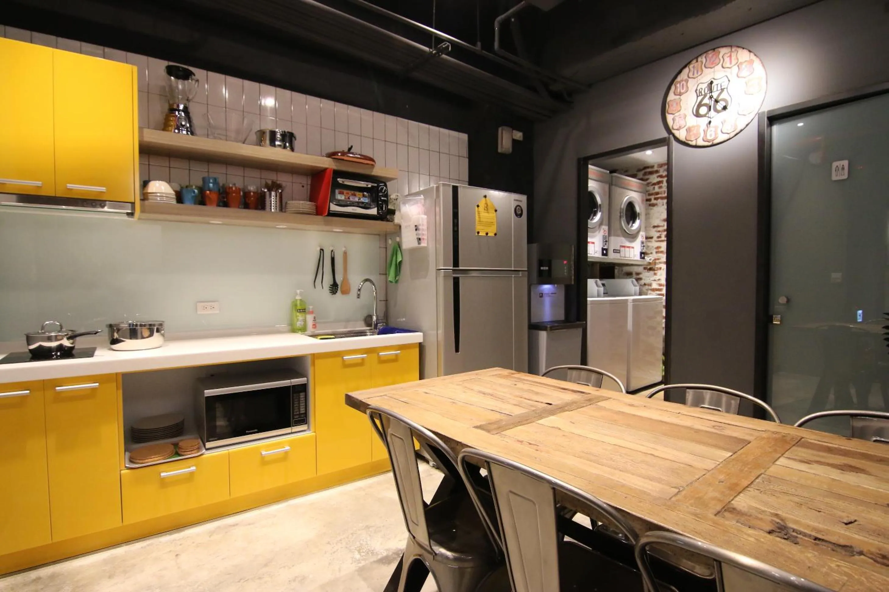 Kitchen or kitchenette in Taipei Sunny Hostel