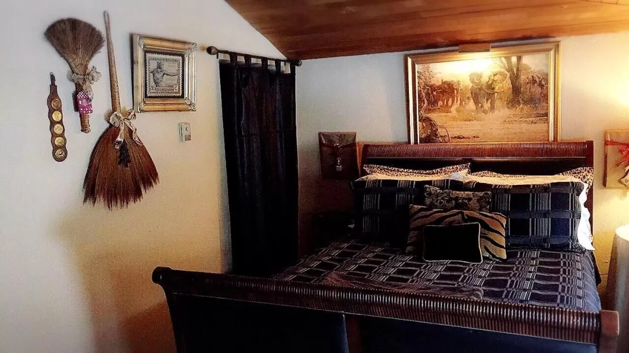 Bed in The Stone Hedge Bed and Breakfast