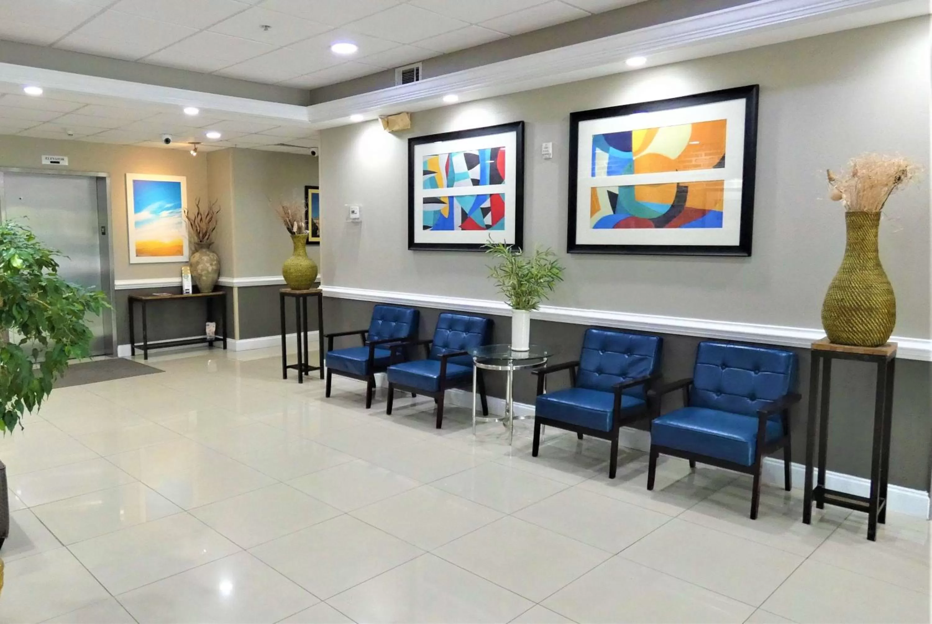 Lobby or reception in Days Inn & Suites by Wyndham Savannah North I-95