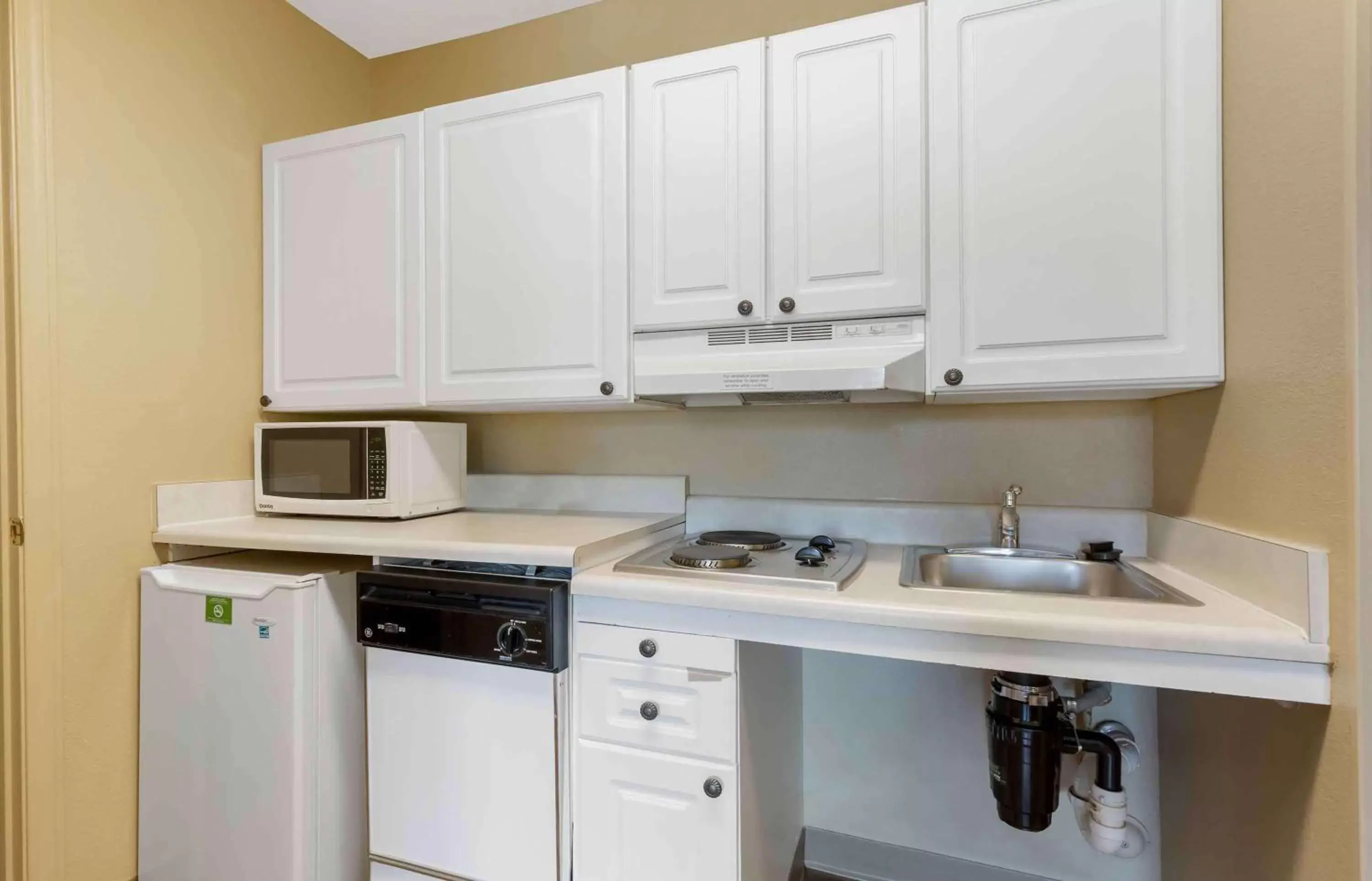 Bedroom, Kitchen/Kitchenette in Extended Stay America Suites - Washington, DC - Chantilly - Airport