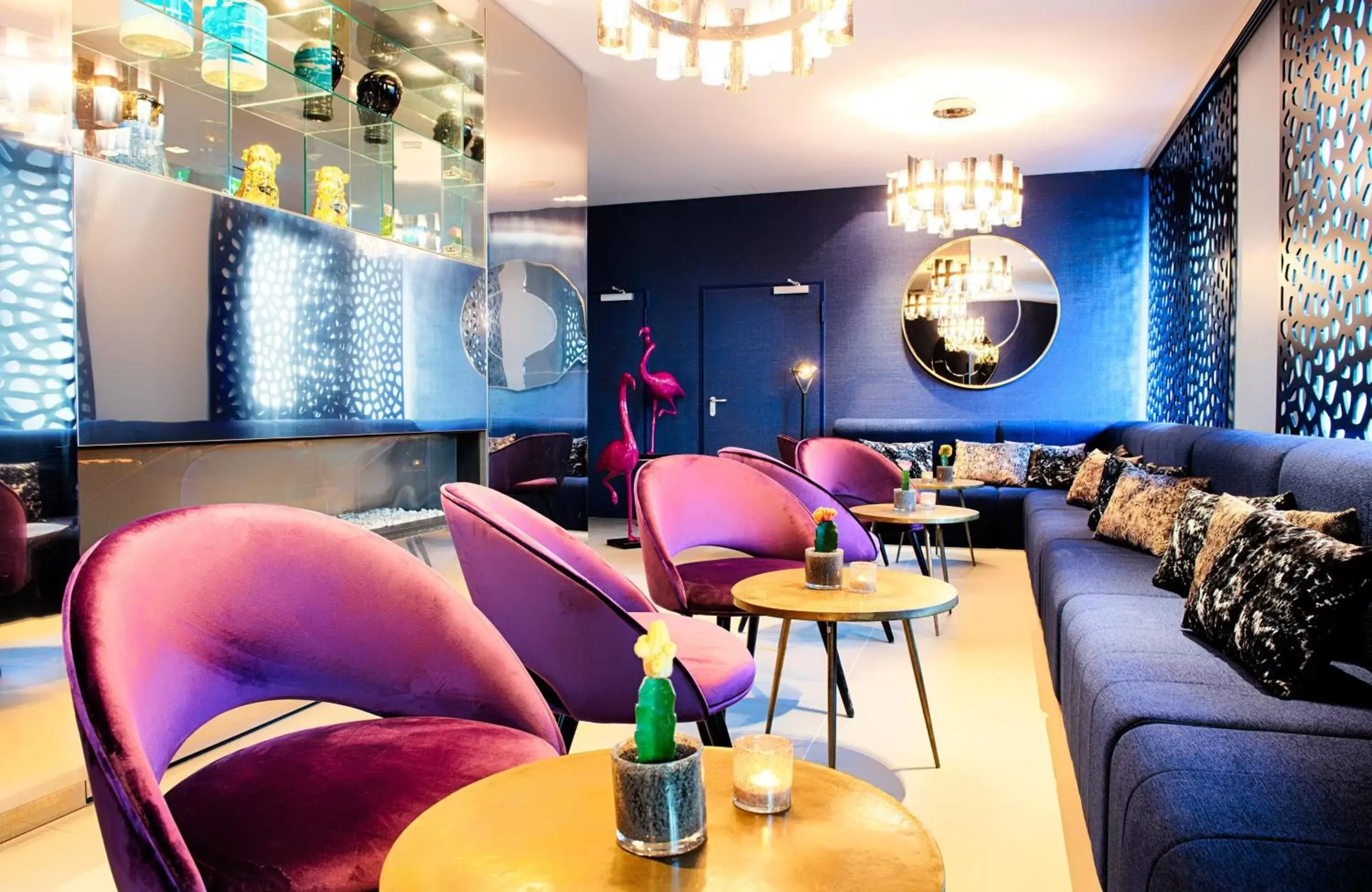 Lounge or bar in NYX Hotel Mannheim by Leonardo Hotels