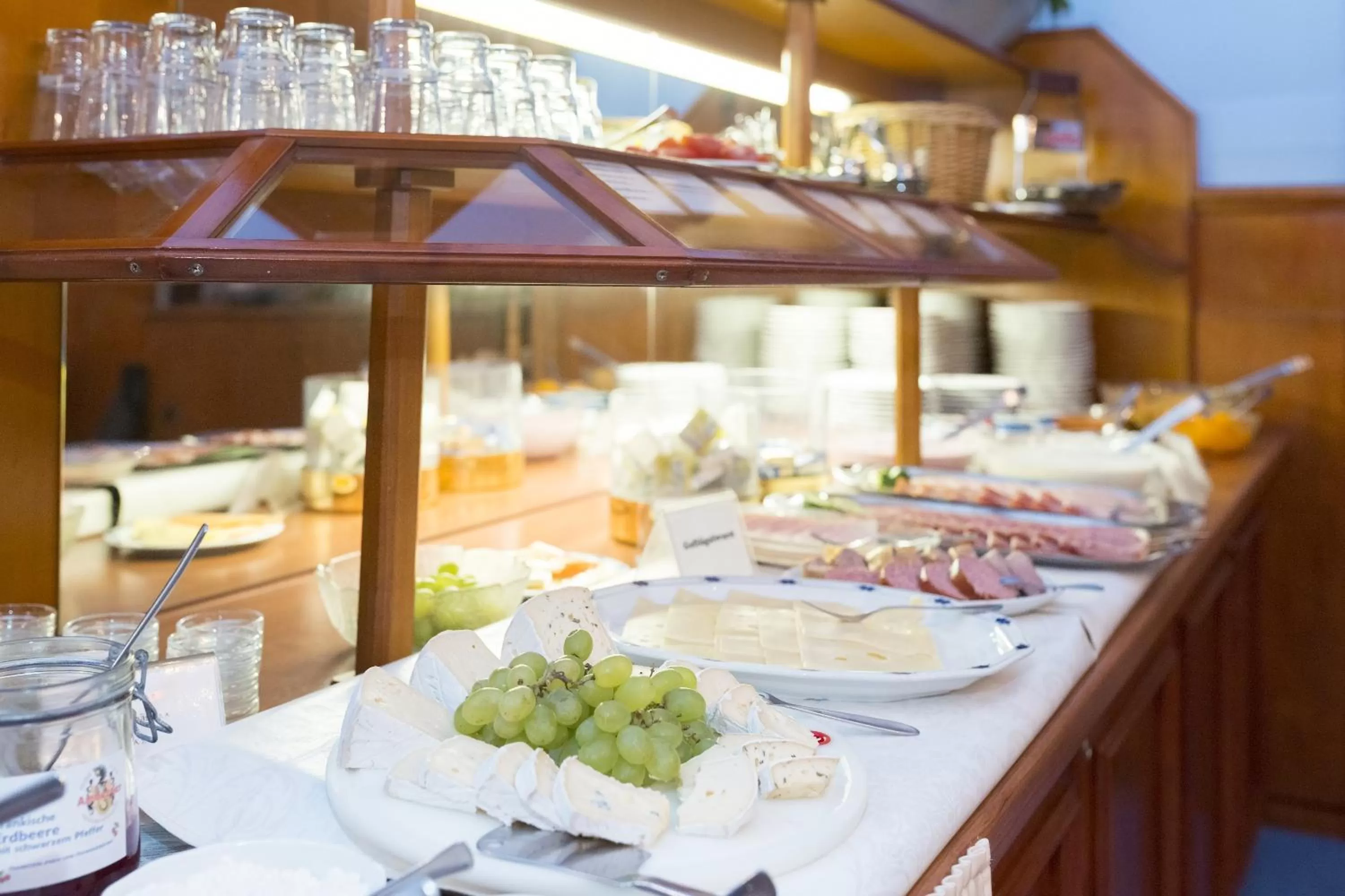 Buffet breakfast in TOP Hotel Amberger