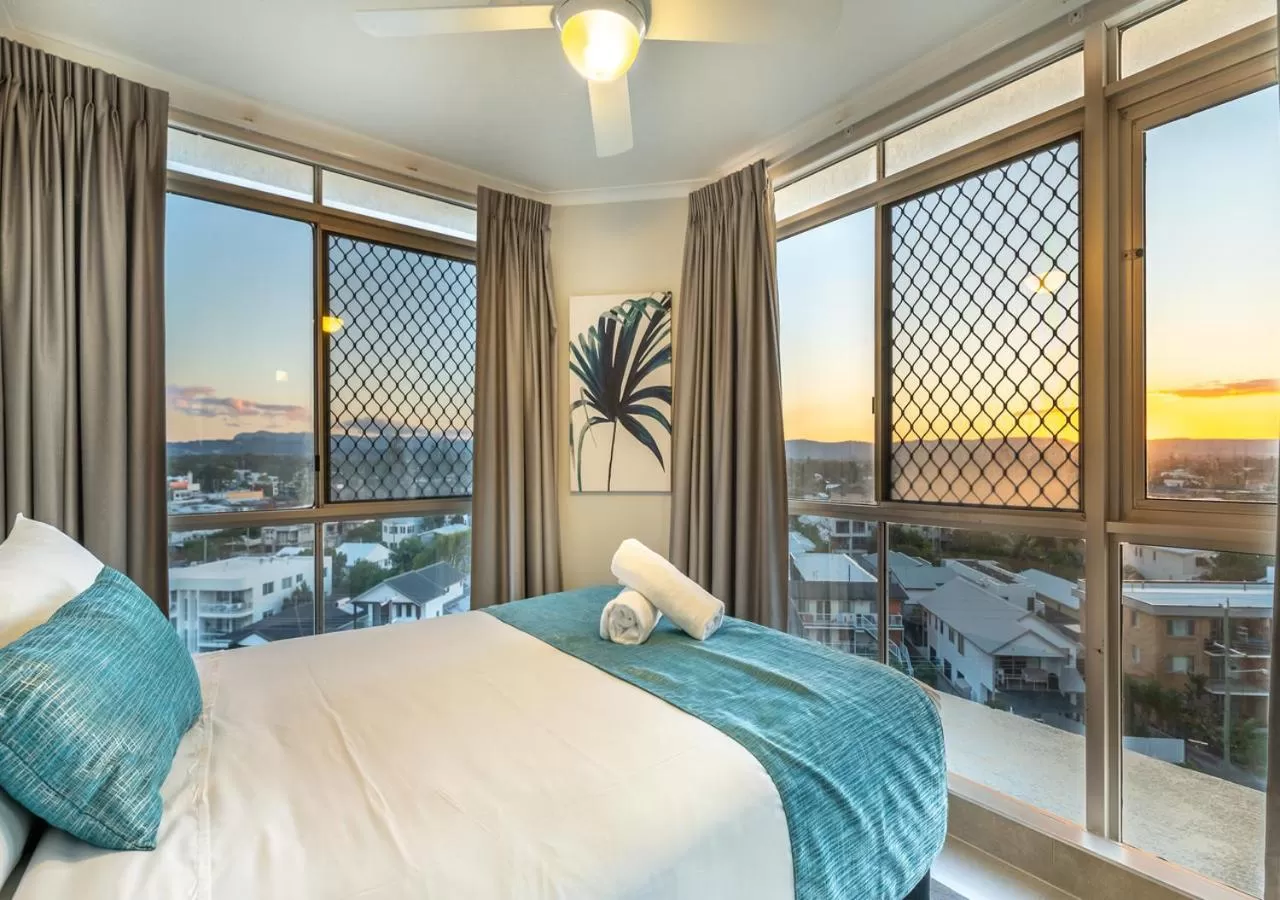 Mountain view, Bed in Foreshore Beachfront Apartments