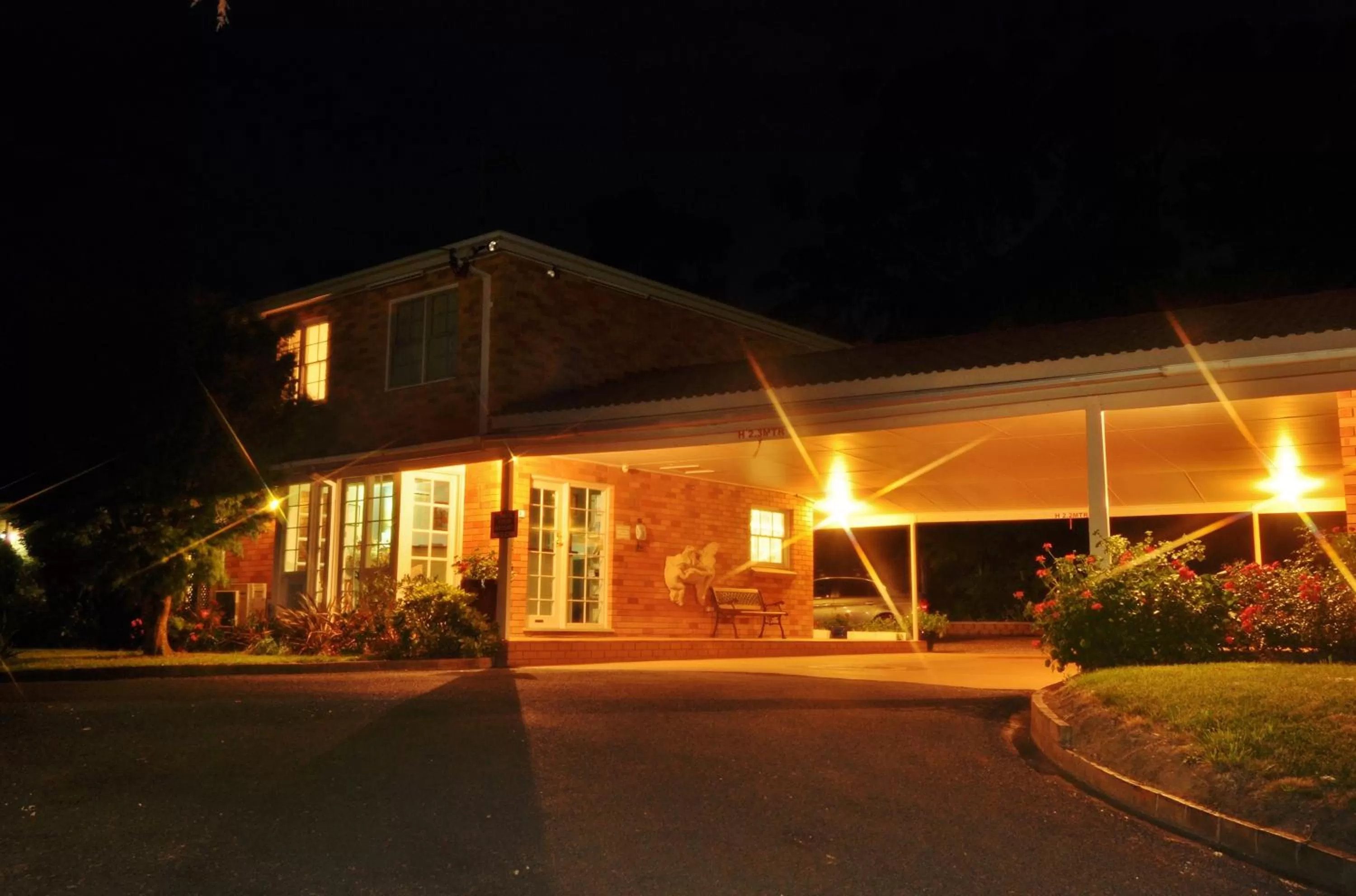 Facade/entrance in Poplars Inn Mittagong