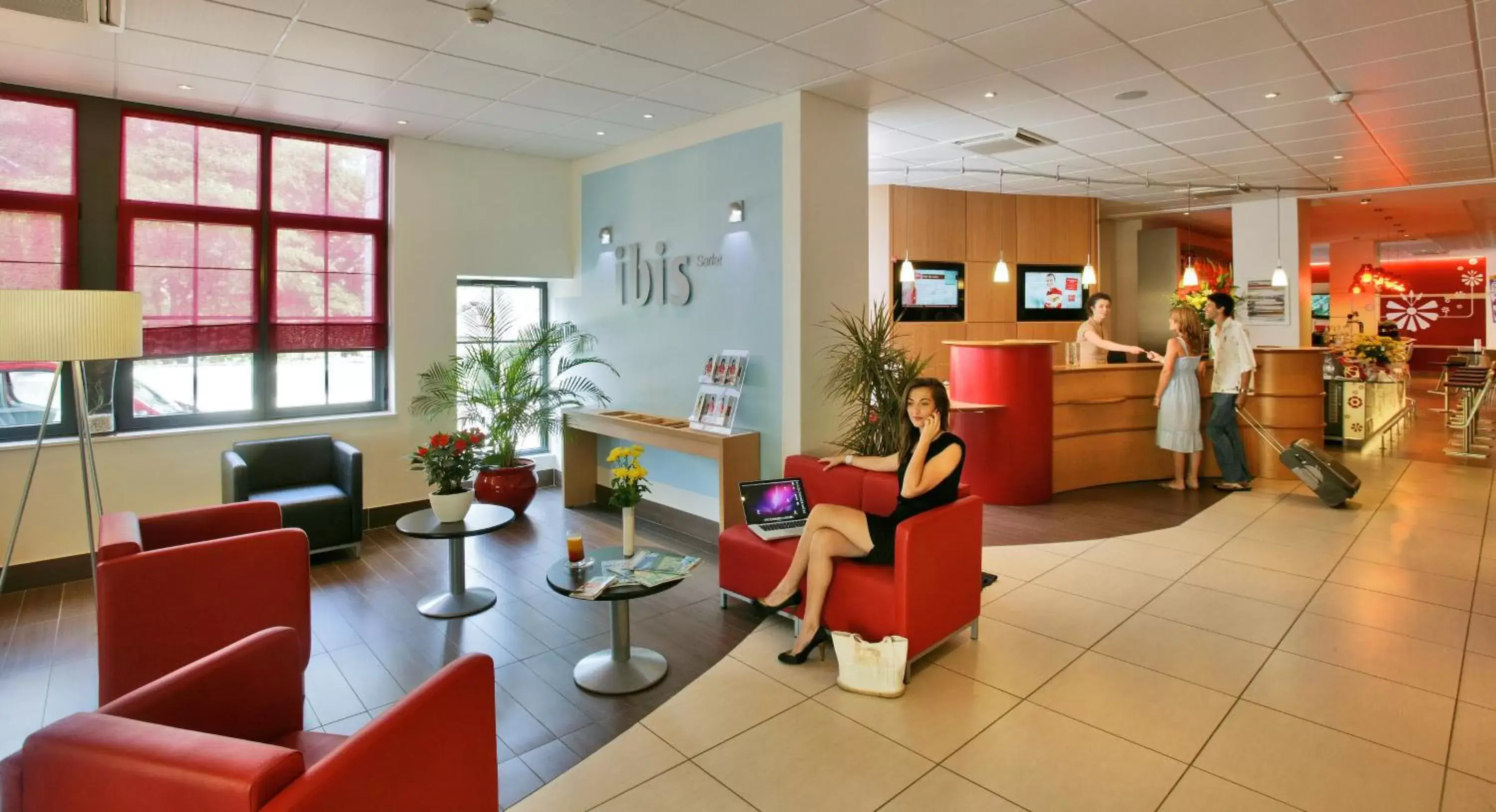 Lobby or reception in Ibis Sarlat Centre